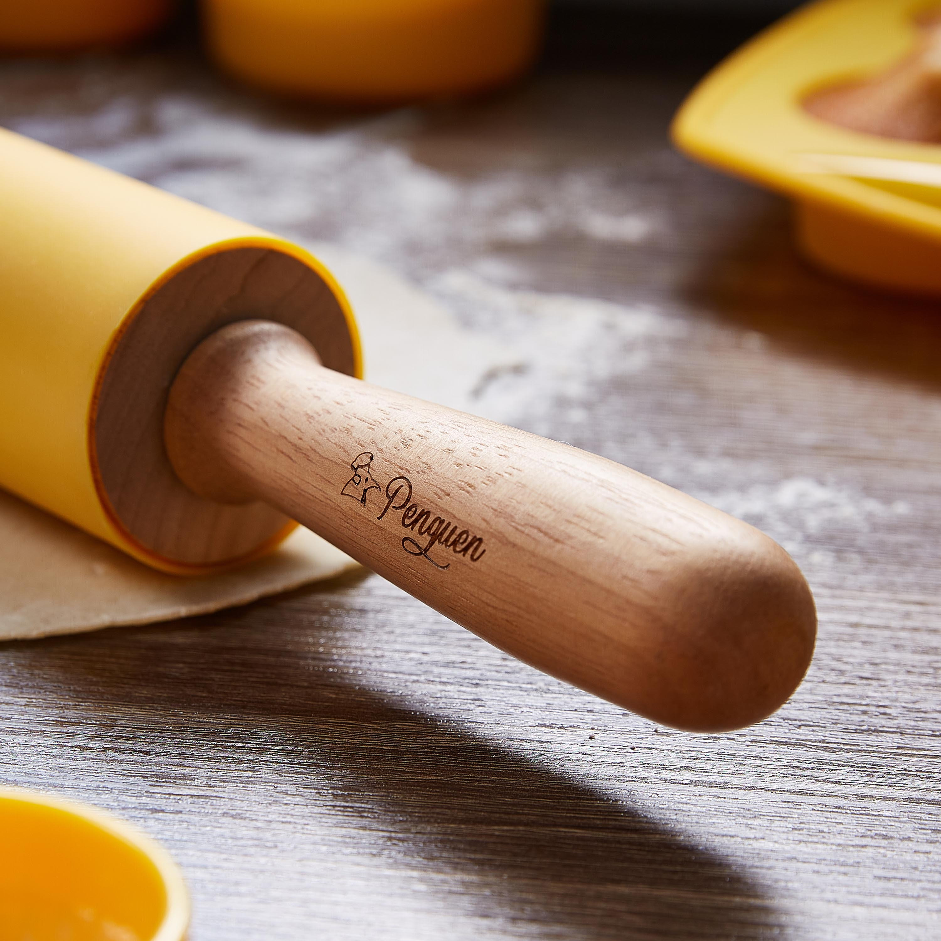 مرقاق عجين سيليكون بمقبض خشبي-hbxhomeware-hbxkitchen-image-2