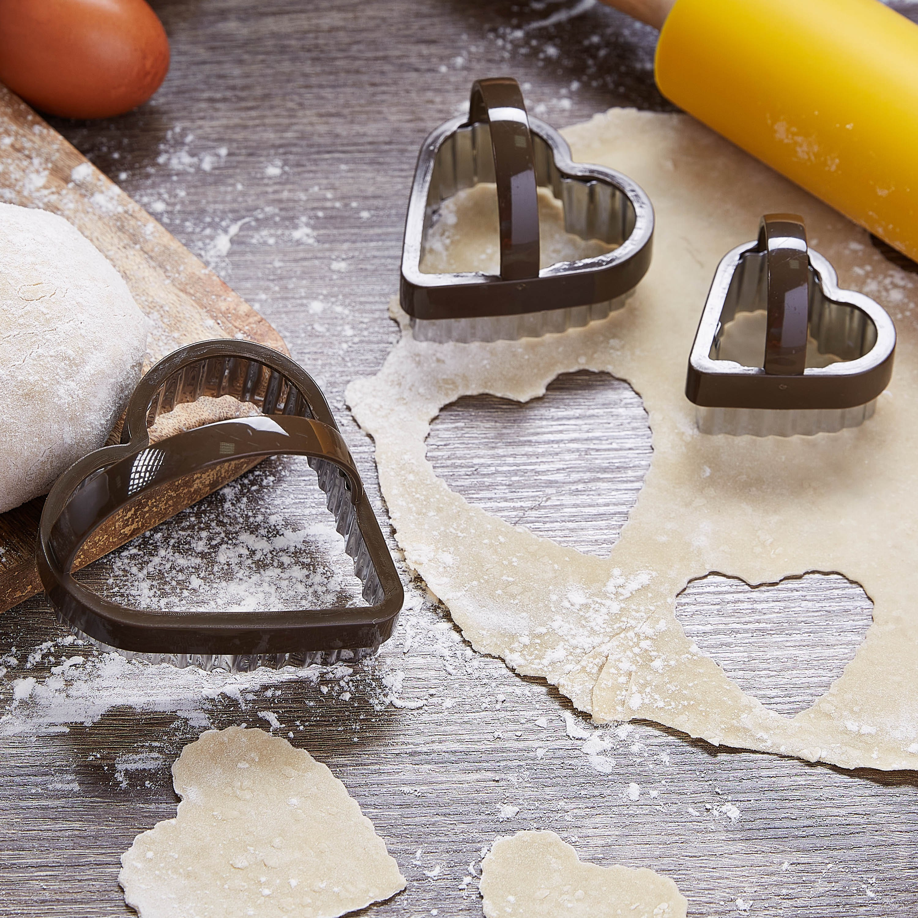 طقم أدوات تقطيع بسكويت بشكل قلب - 3 قطع-hbxkitchen-bakeware-image-1
