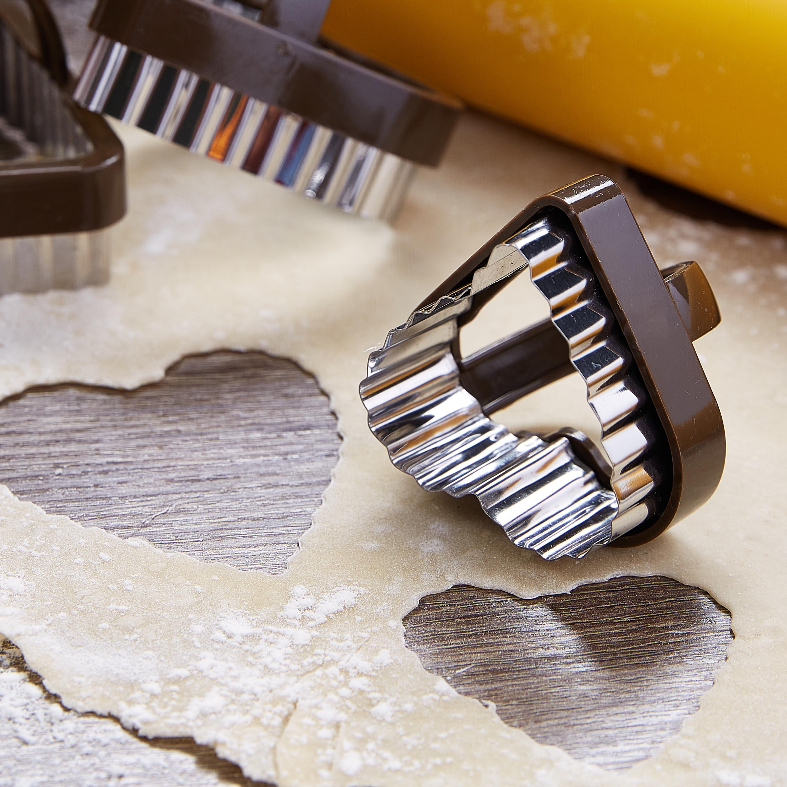 طقم أدوات تقطيع بسكويت بشكل قلب - 3 قطع-hbxkitchen-bakeware-image-2