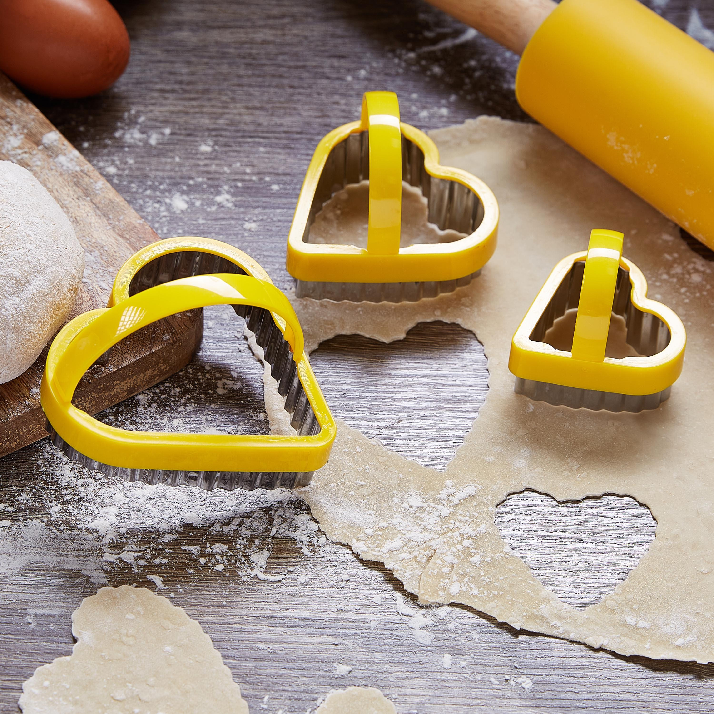 طقم أدوات تقطيع بسكويت بشكل قلب - 3 قطع-hbxkitchen-bakeware-image-1