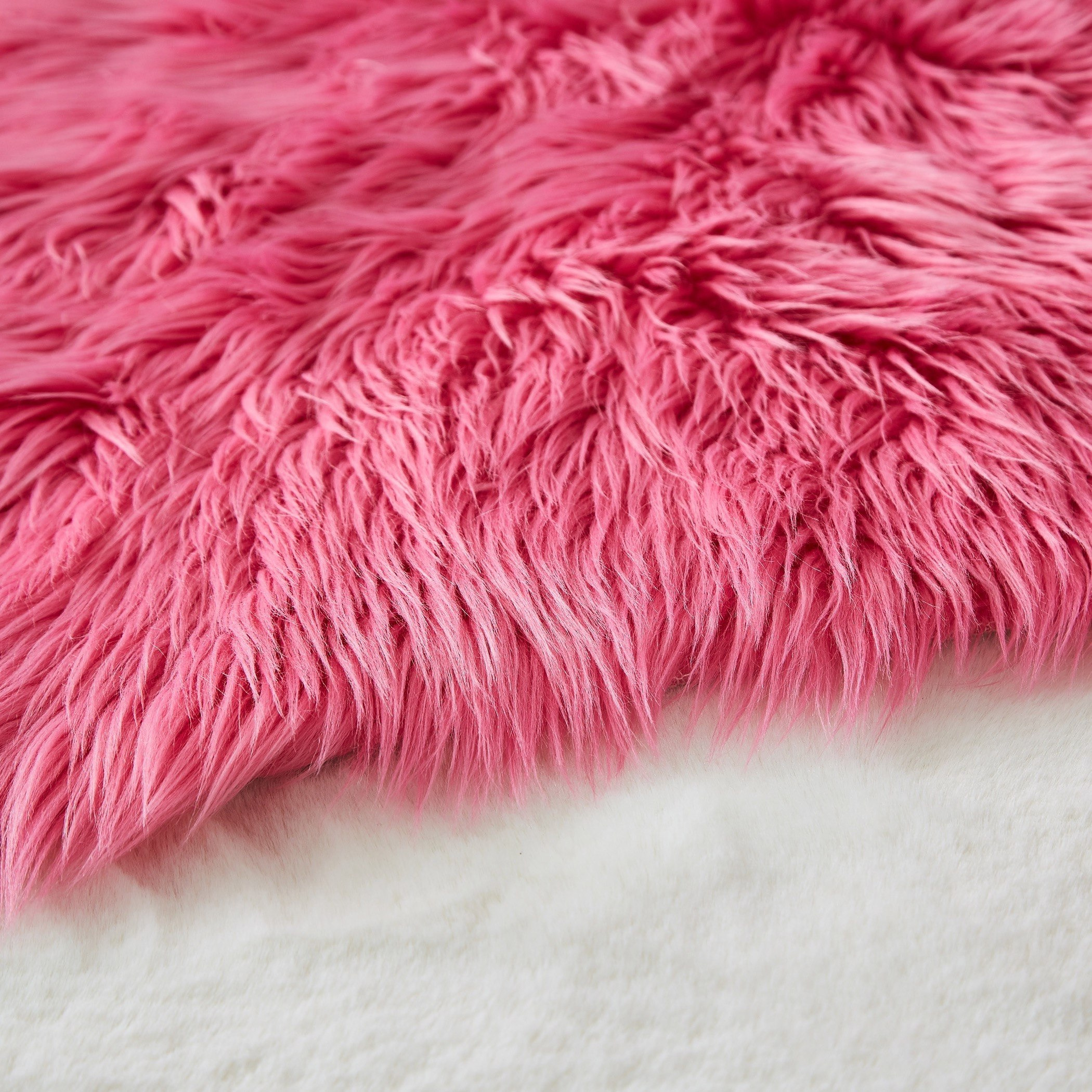 سجادة فرو صناعي على شكل قلب - 70x90 سم-hbxhomeware-hbxkidsandyouth-image-3