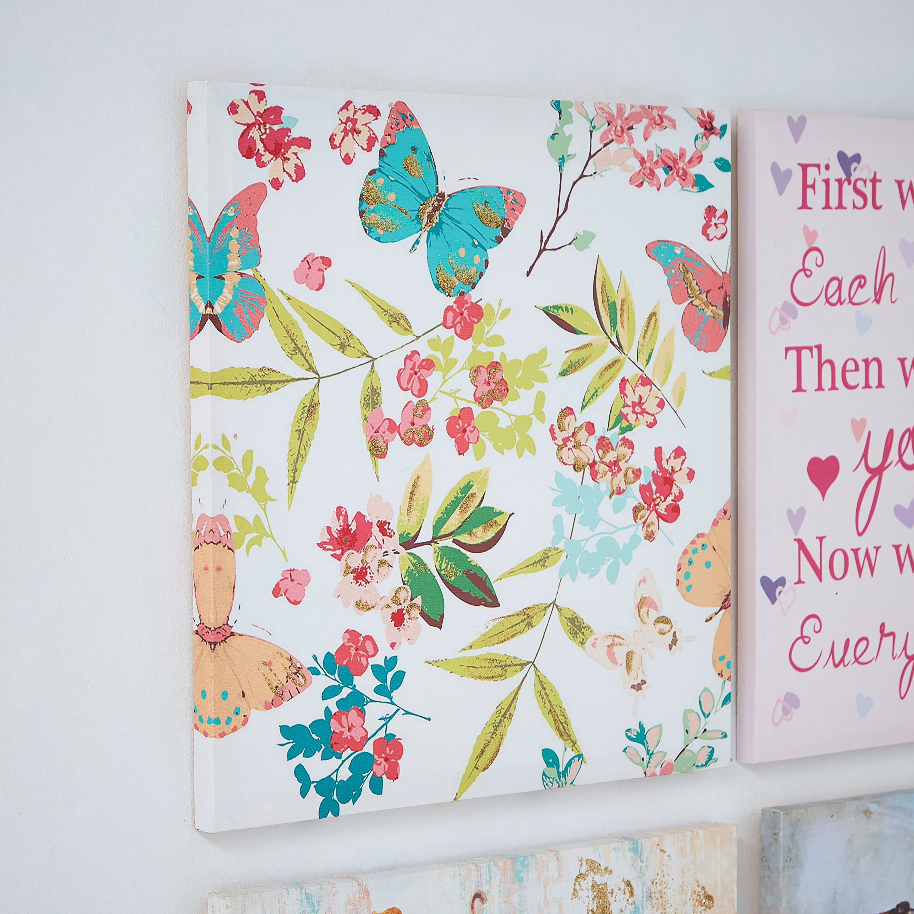 لوحة كانفاس بطبعات فراشة وجليتر من آرتيستري-hbxhomeware-hbxkidsandyouth-image-2
