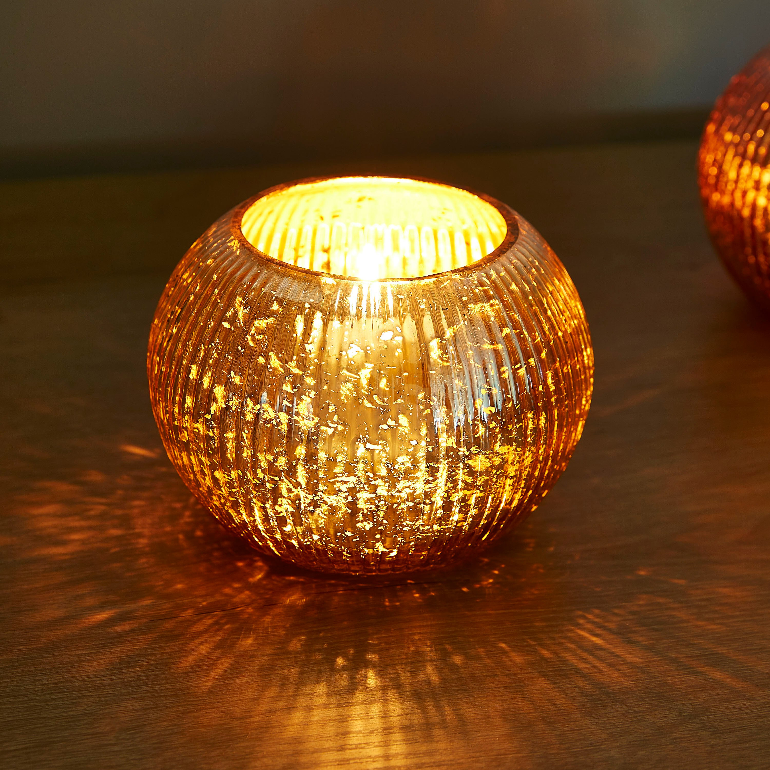 حامل شموع زجاجي فوتيف من أروها مونتن-hbxlivingroom-decorandaccessories-candleholders-image-2