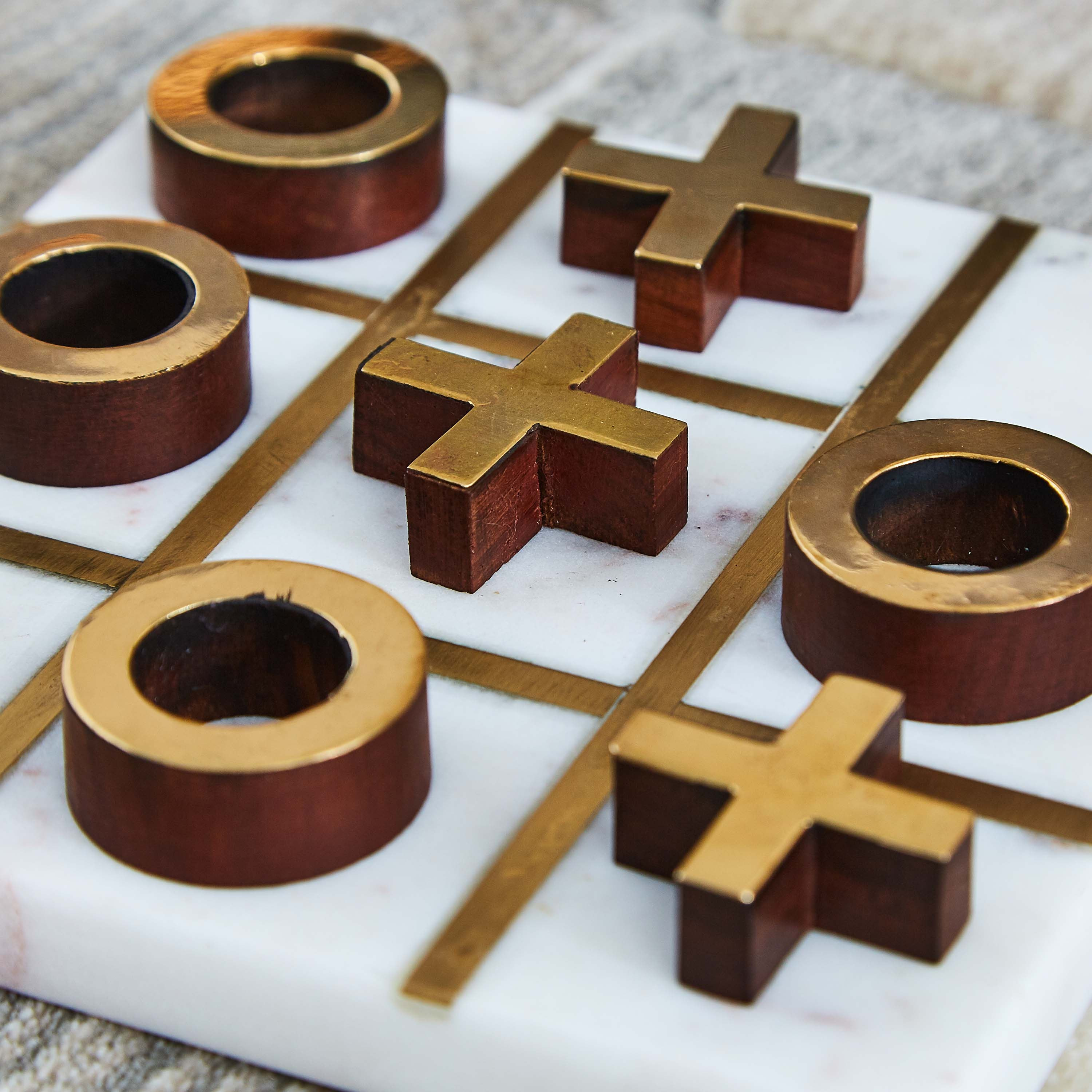 زينة لعبة تيك تاك تو من الرخام والخشب من ميا-hbxhomeware-homedecor-figurinesandornaments-image-2