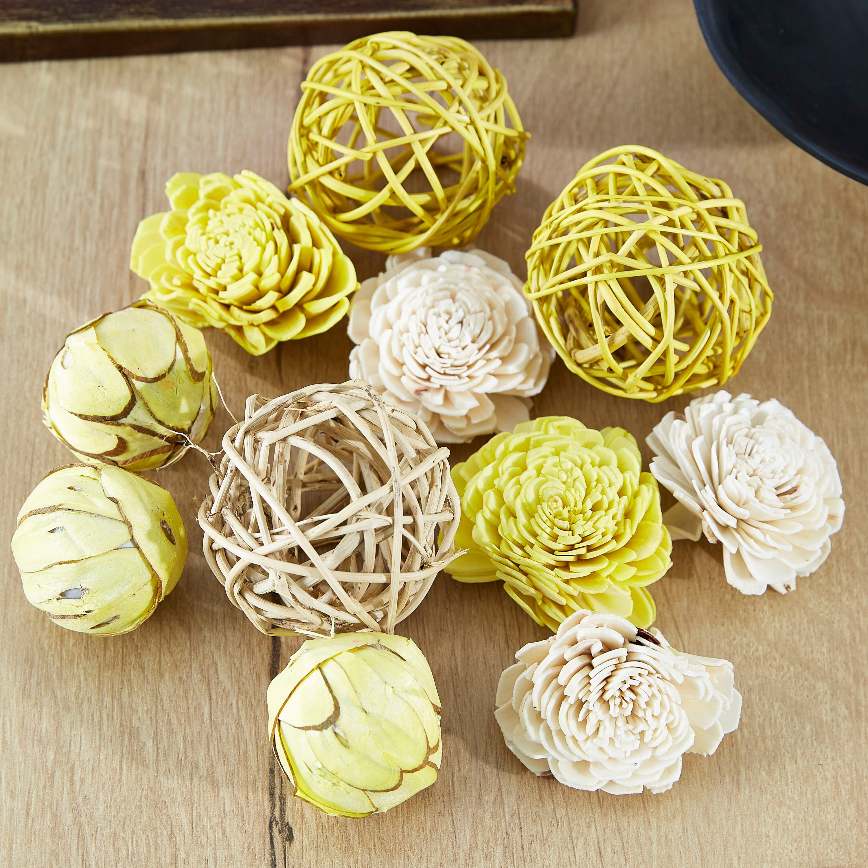 تزيينات وعاء في عبوة من ليفيا-hbxdecorandfurnishings-homeaccessories-artificialflowersandplants-image-1