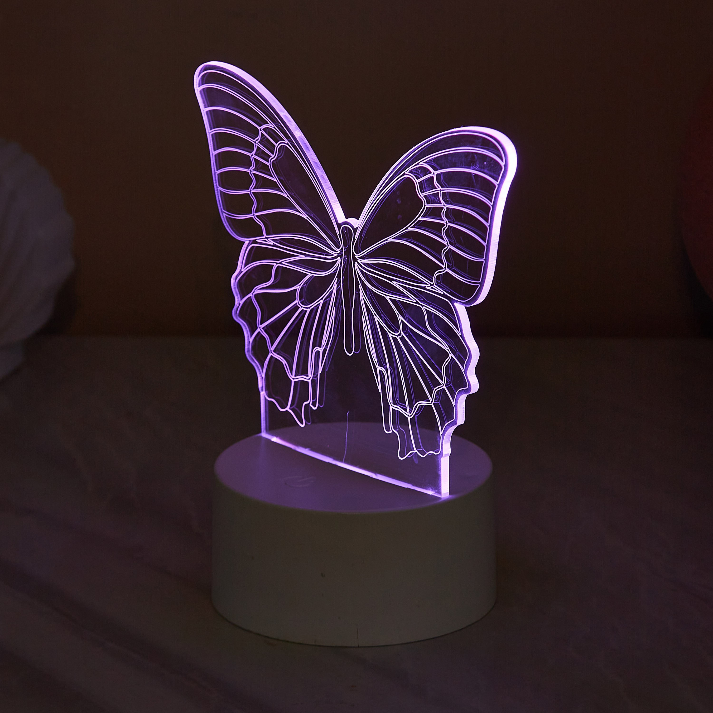 ديكور بإضاءة إل إي دي على شكل فراشة - 8.5x8.5x16 سم-hbxhomeware-hbxkidsandyouth-image-2