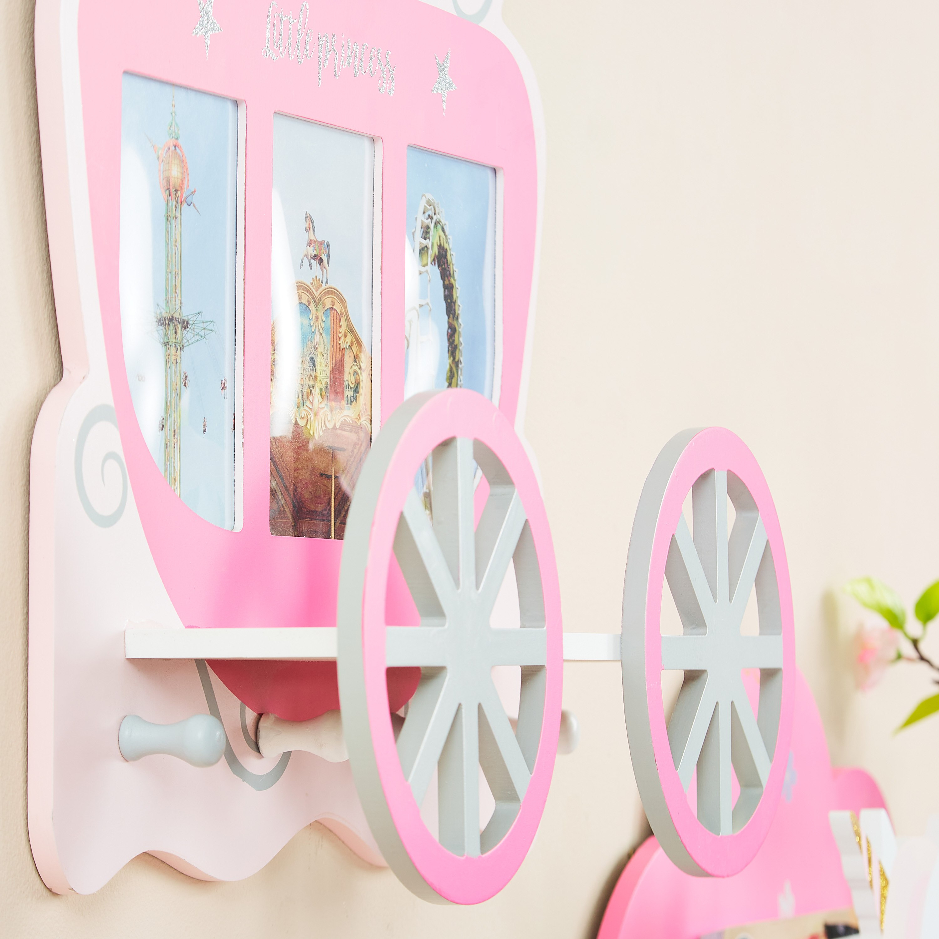 رف جداري مع إطار للصور من تشاريوت - 40x40x11 سم-hbxkidsandyouth-walldecor-photoframes-image-3