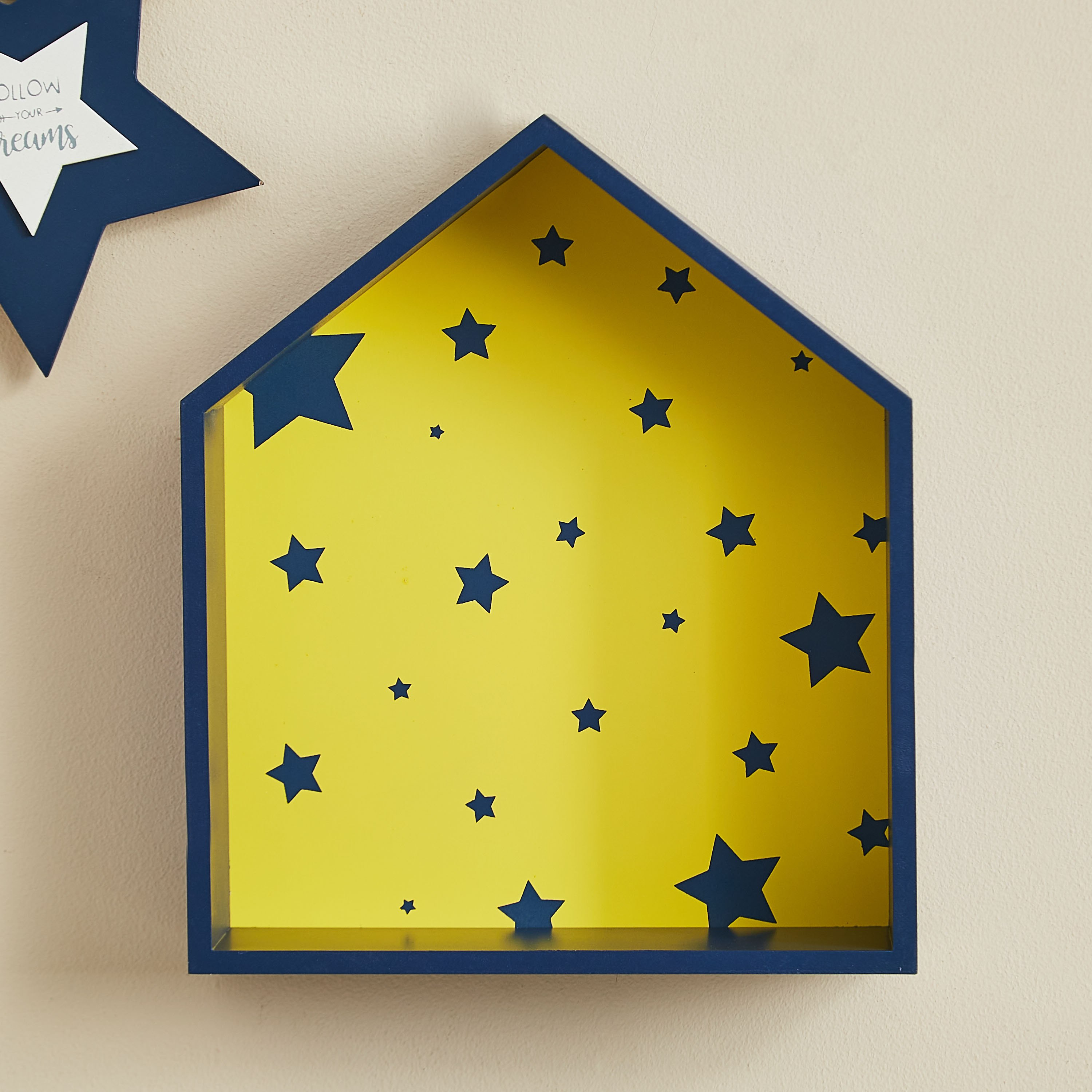 رف حائط بطبعات من جلاكسي - 24x8.5x28.5 سم-hbxhomeware-hbxkidsandyouth-image-1