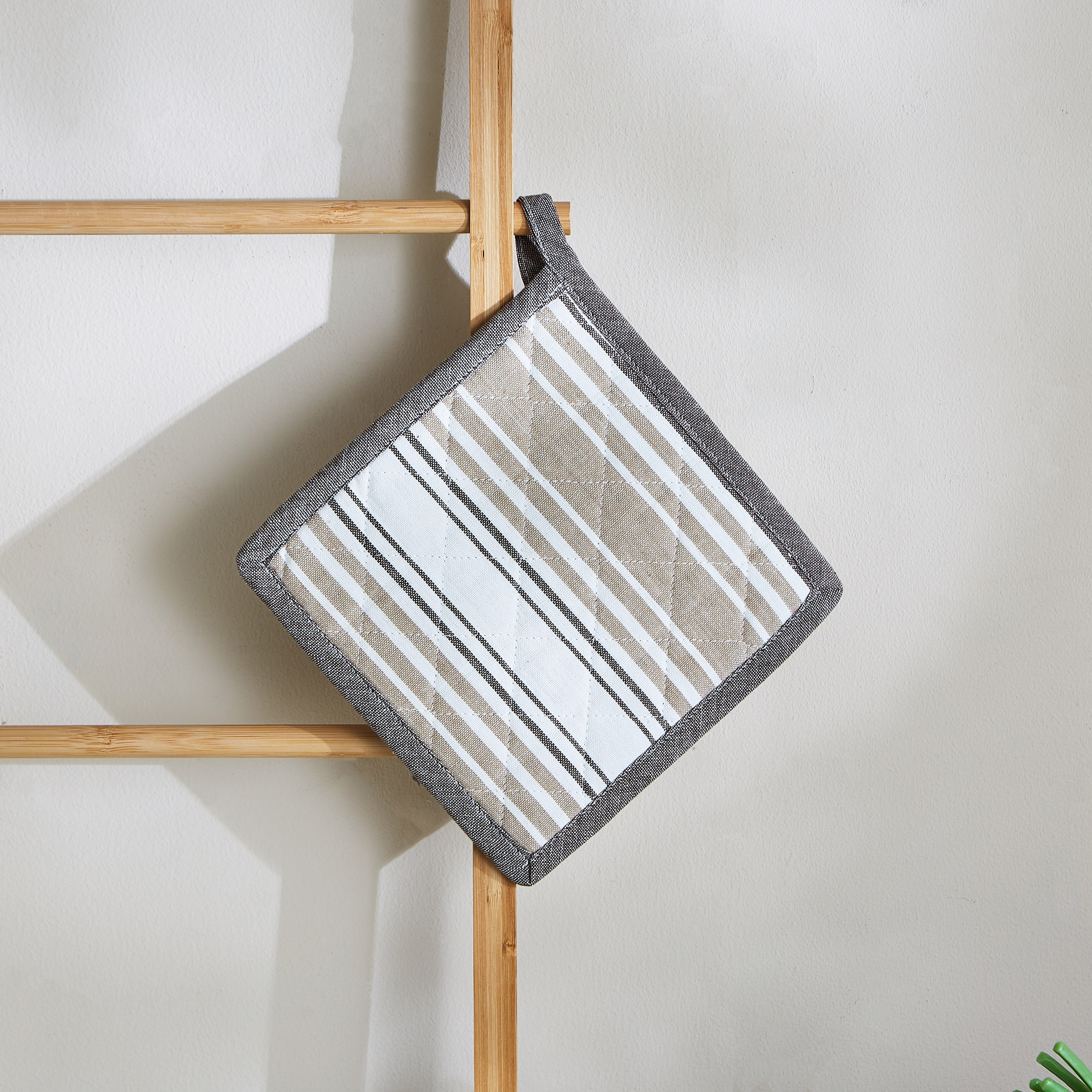 حامل وعاء قطني بخيوط مصبوغة من آشر-hbxhomeware-kitchenware-kitchenlinens-image-1
