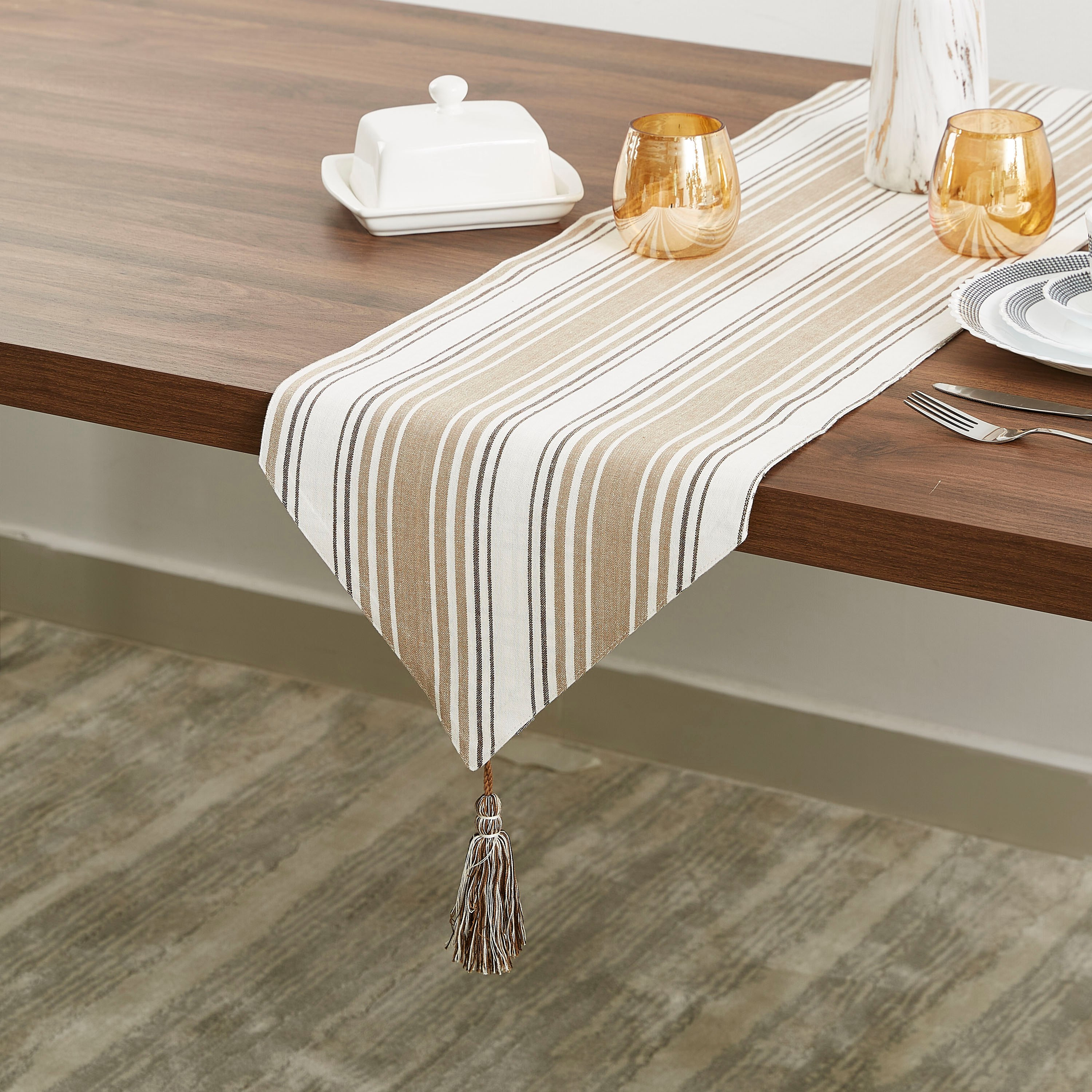مفرش طاولة قطني بخيط مصبوغ مخطط وقابل للاستخدام على الوجهين من آشر-hbxdecorandfurnishings-homefurnishings-tablelinens-image-1
