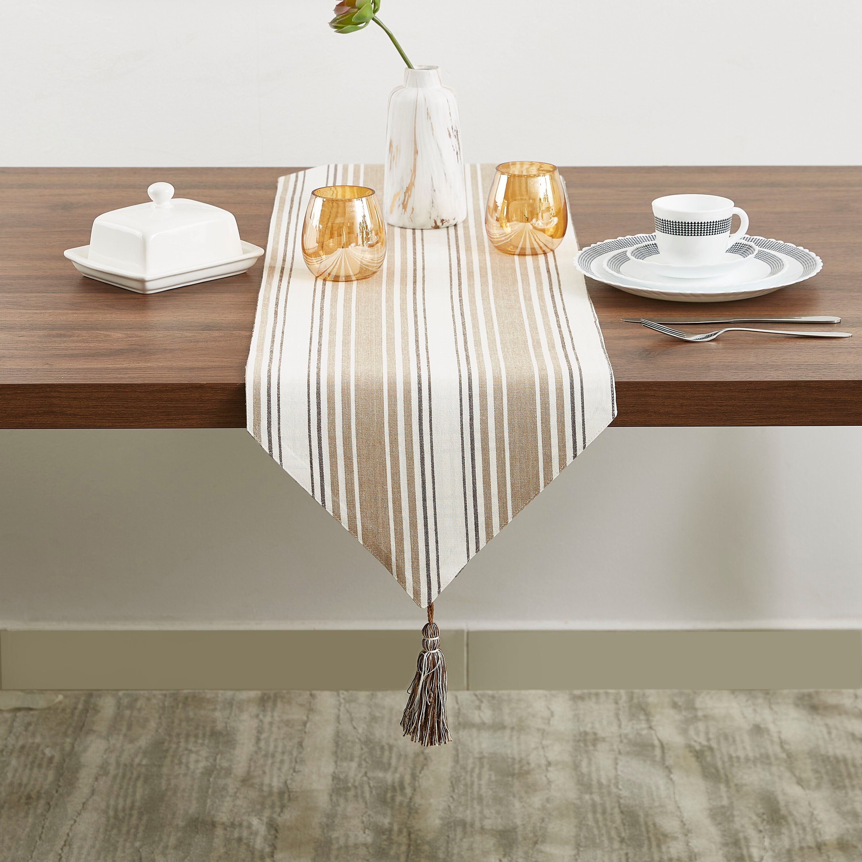 مفرش طاولة قطني بخيط مصبوغ مخطط وقابل للاستخدام على الوجهين من آشر-hbxdecorandfurnishings-homefurnishings-tablelinens-image-2