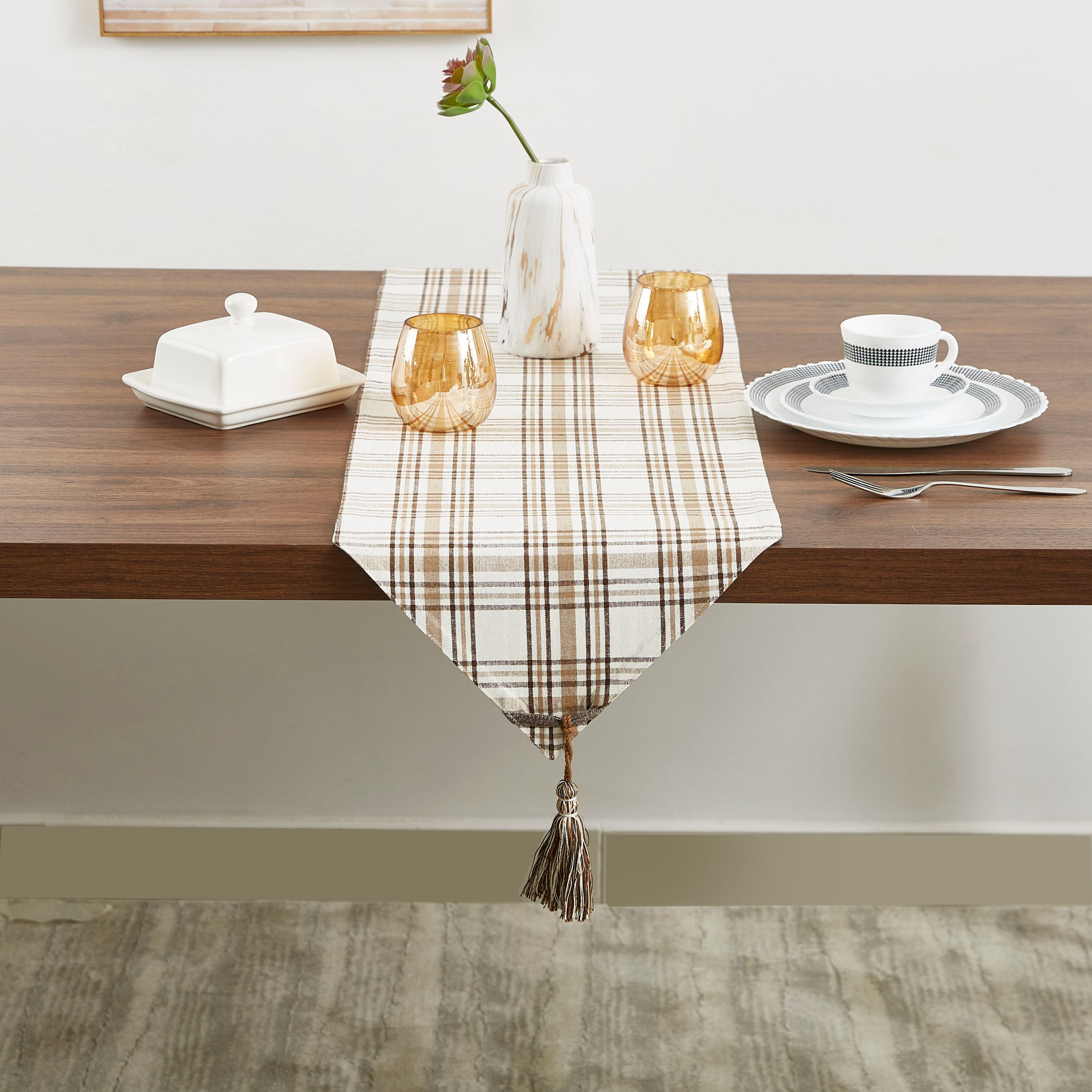 مفرش طاولة قطني بخيط مصبوغ مخطط وقابل للاستخدام على الوجهين من آشر-hbxdecorandfurnishings-homefurnishings-tablelinens-image-4