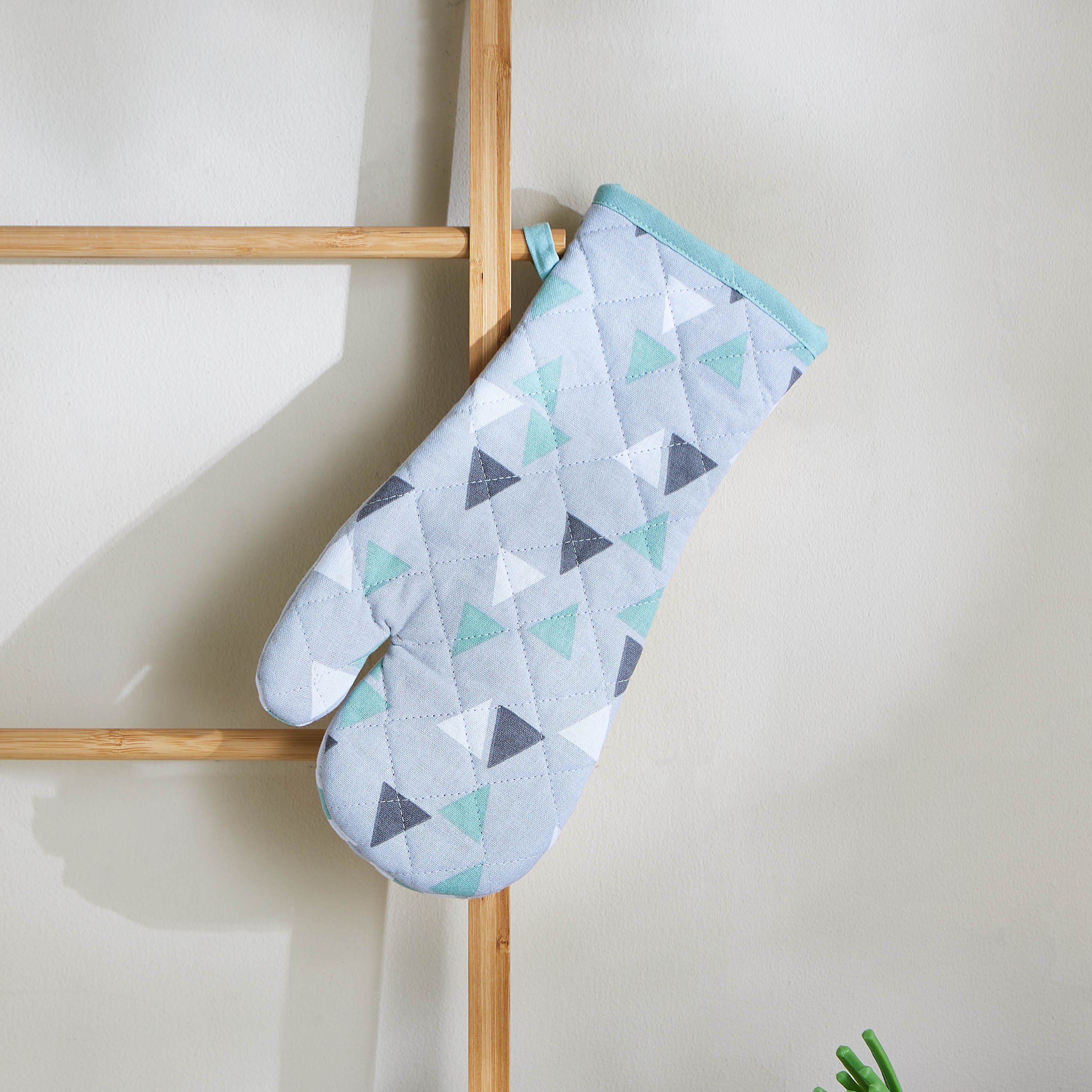 قفاز فرن قطن بطبعات من كاثلين-hbxhomeware-kitchenware-kitchenlinens-image-1