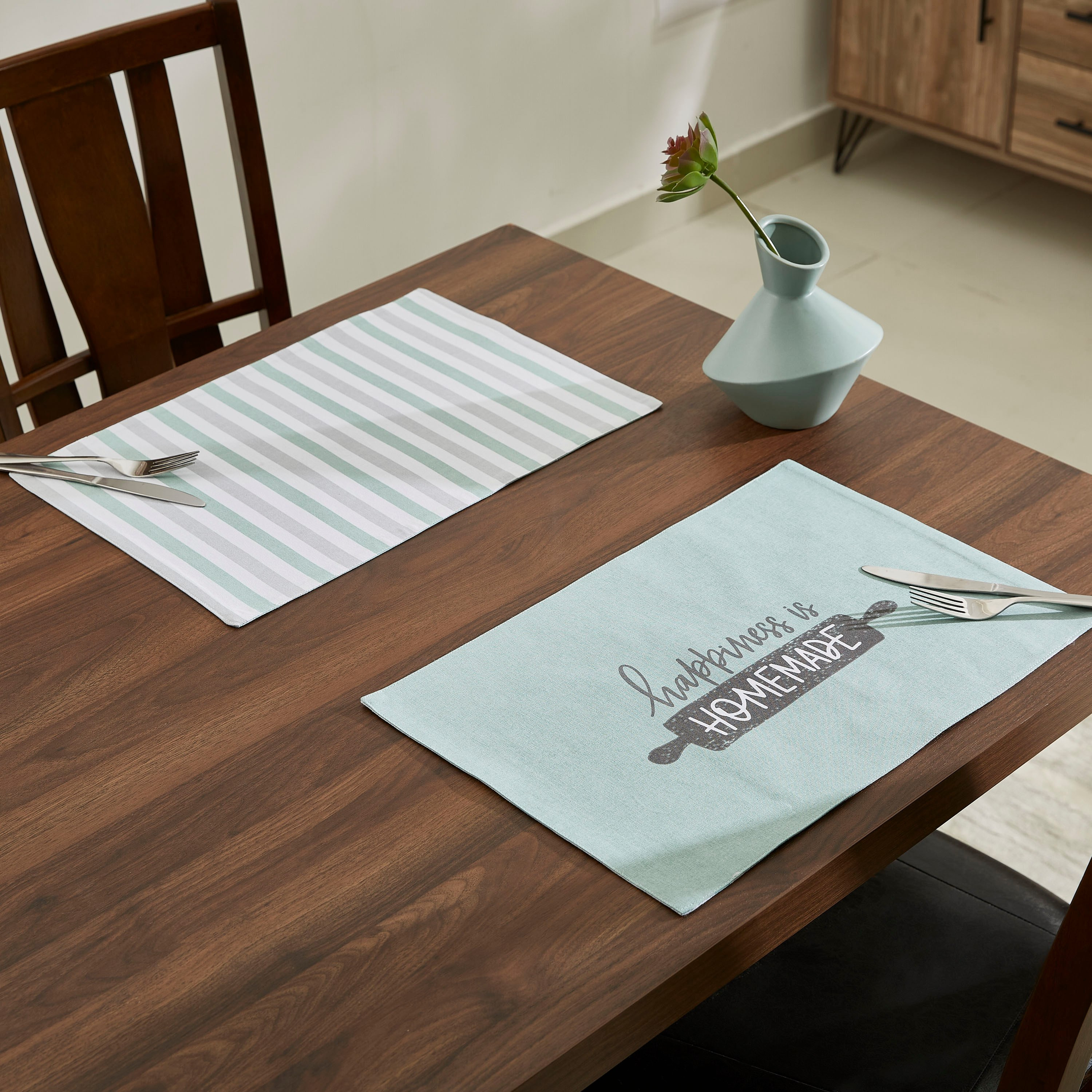 لبادة صحون قطن قابلة للساتخدام على الوجهين بطبعات من كاثلين- طقم من 2 قطع-hbxdecorandfurnishings-homefurnishings-tablelinens-image-1