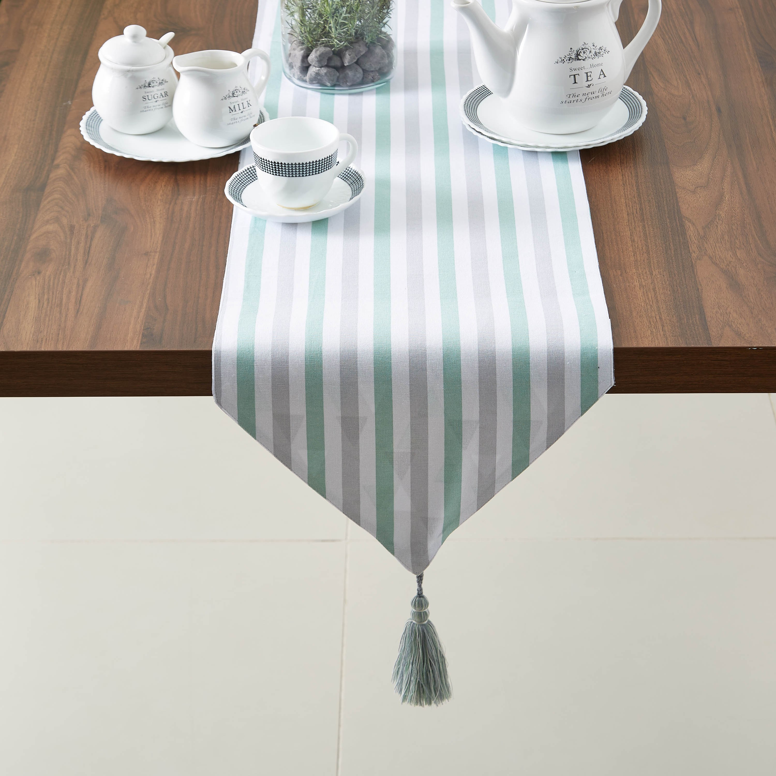 مفرش طاولة قطن قابل للاستخدام على الوجهين بطبعات من كاثلاين-hbxdecorandfurnishings-homefurnishings-tablelinens-image-3