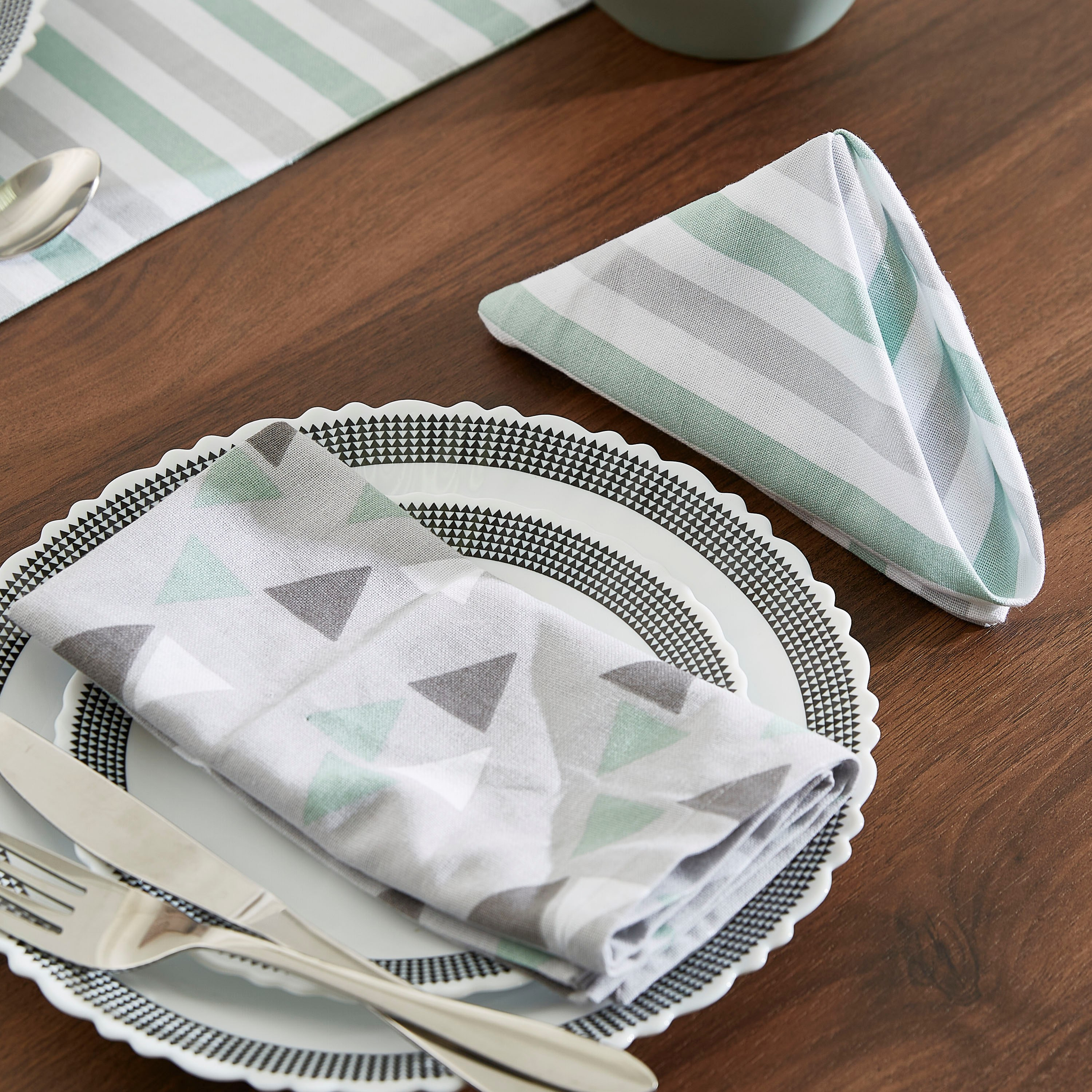 مناديل سفرة قطنية بطبعات من كاثلاين - طقم من قطعتين-hbxdecorandfurnishings-homefurnishings-tablelinens-image-2