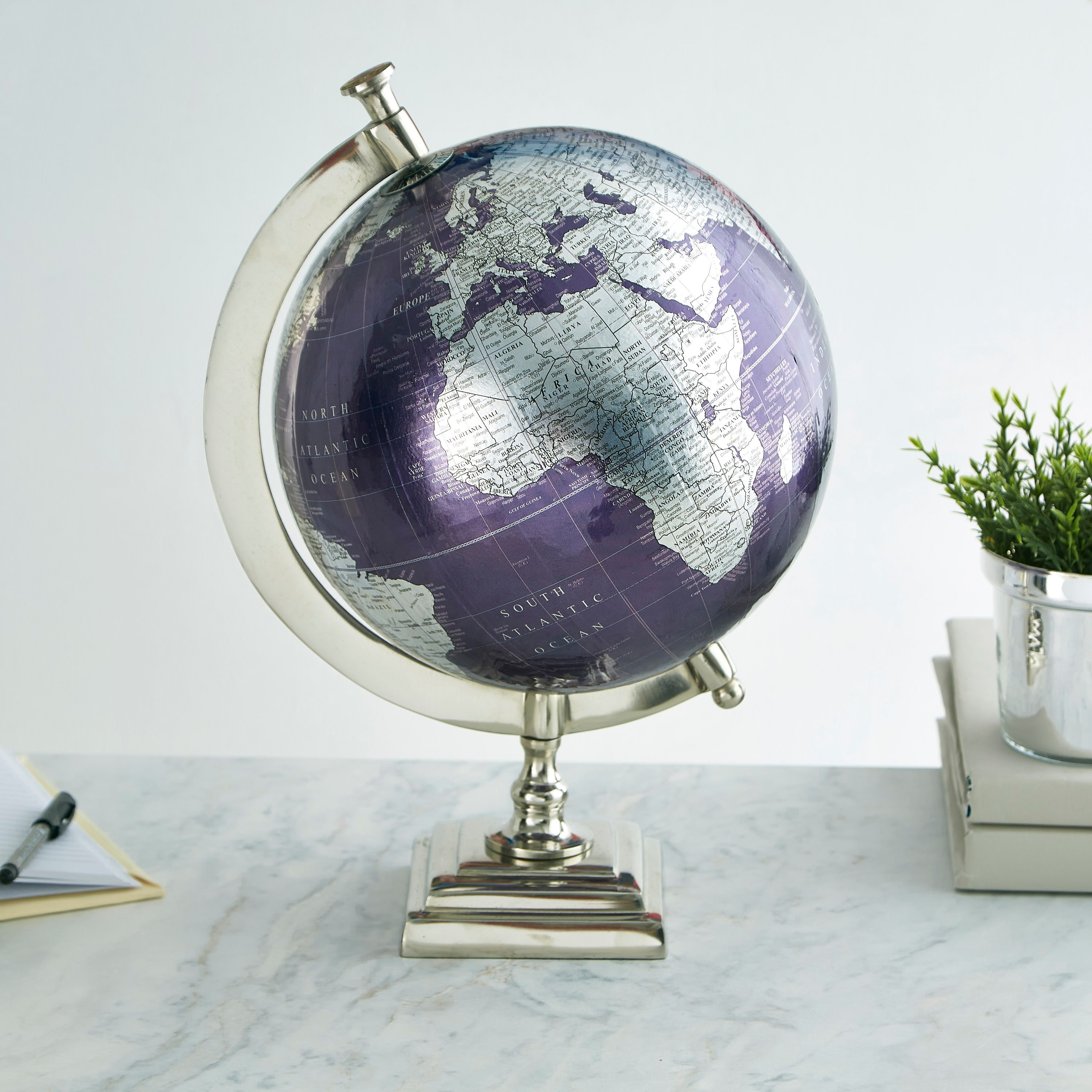 كرة أرضية مزخرفة من تيرن-hbxhomeware-homedecor-figurinesandornaments-image-1