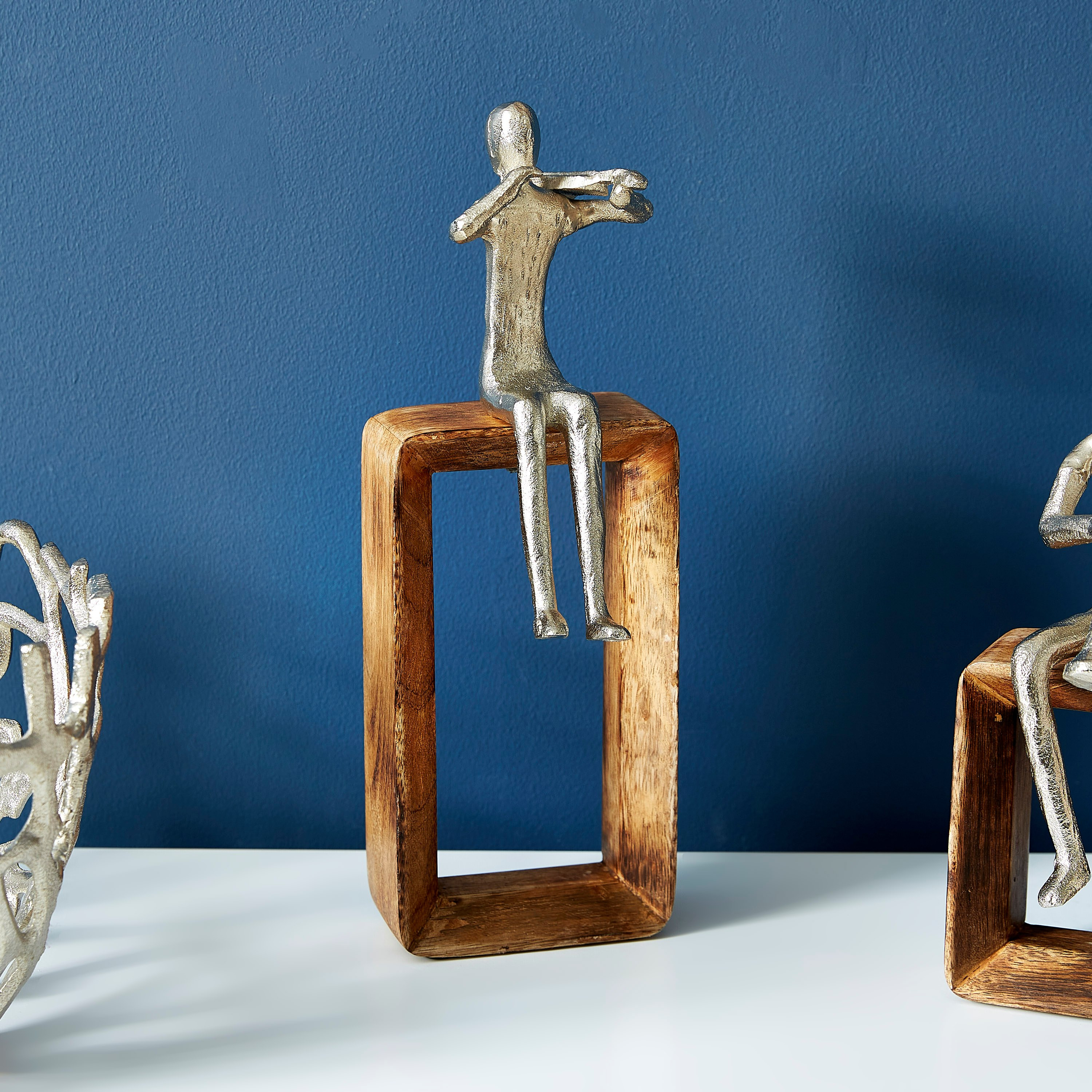تمثال عازف الكمان المعدني من تريفيا-hbxhomeware-homedecor-figurinesandornaments-image-1