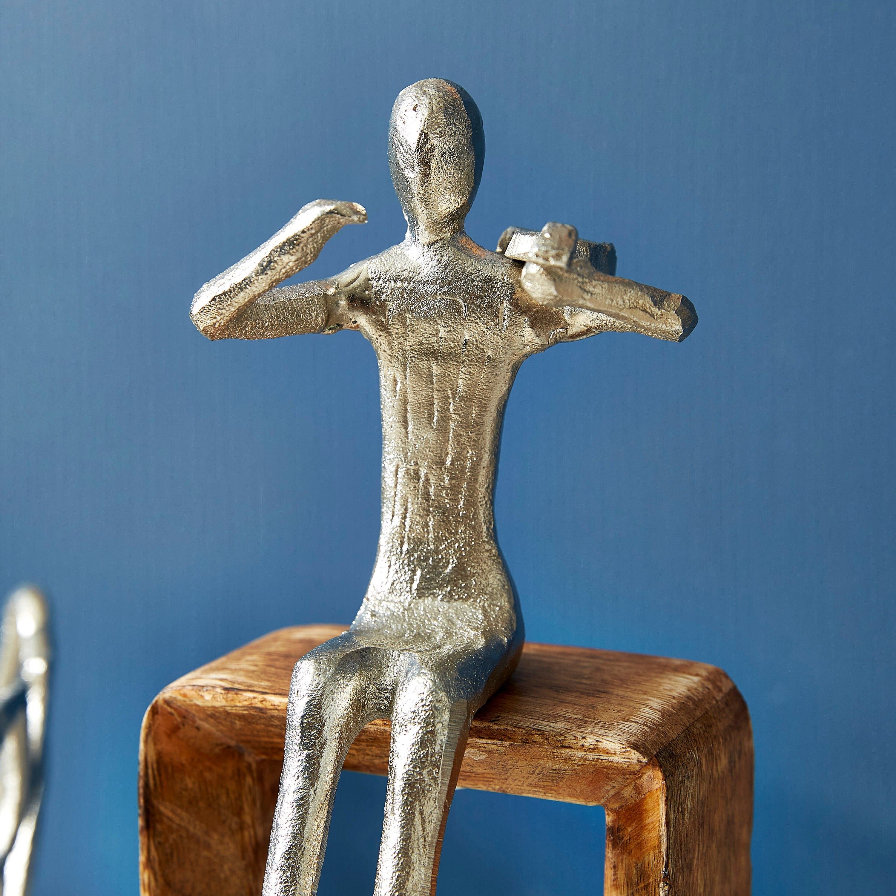 تمثال عازف الكمان المعدني من تريفيا-hbxhomeware-homedecor-figurinesandornaments-image-3