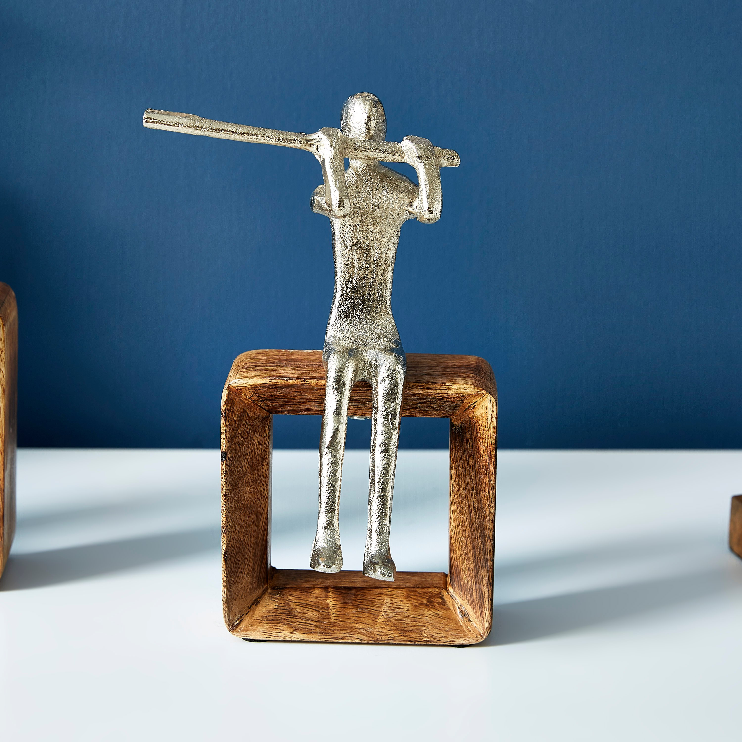 تمثال عازف الفلوت المعدني من تريفيا-hbxhomeware-homedecor-figurinesandornaments-image-1
