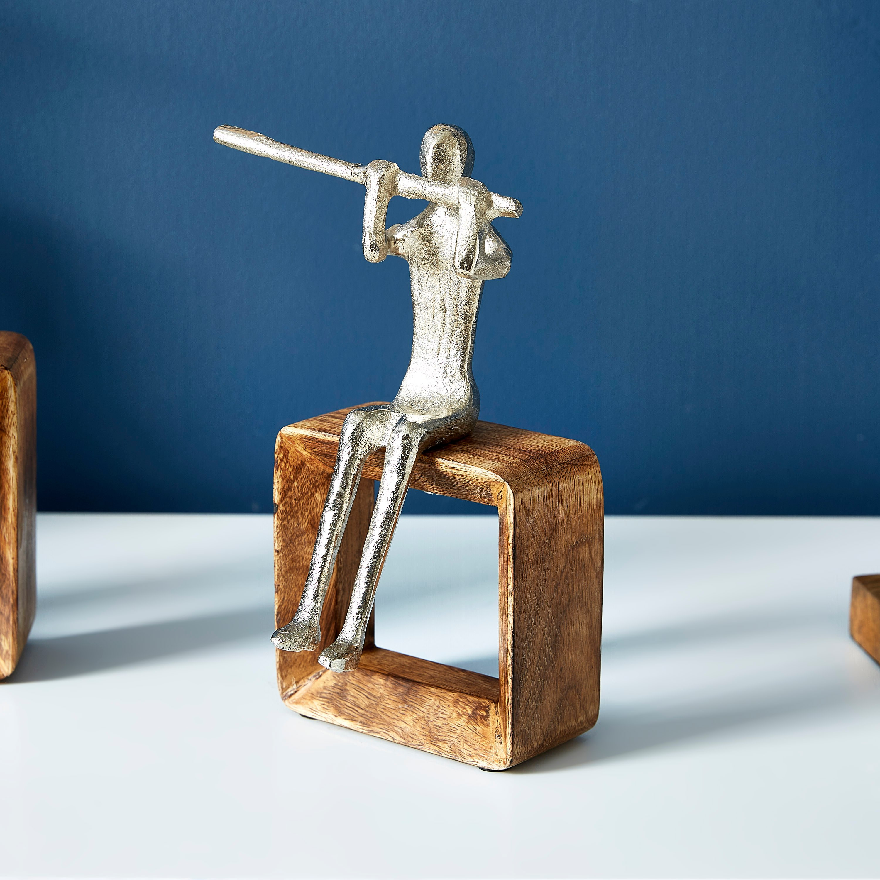 تمثال عازف الفلوت المعدني من تريفيا-hbxhomeware-homedecor-figurinesandornaments-image-2