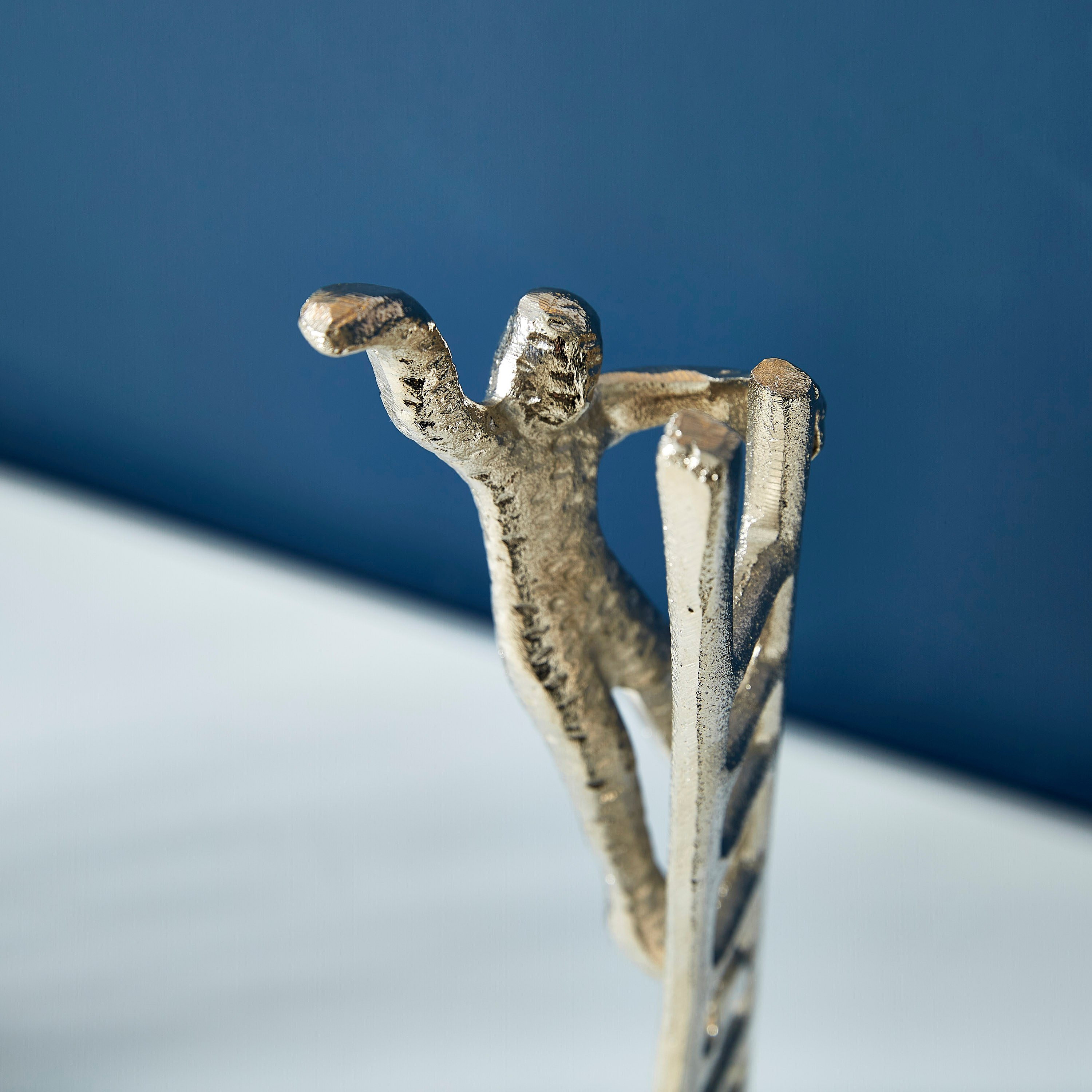 تمثال معدني رجل على قمة سلم من تريفيا-hbxhomeware-homedecor-figurinesandornaments-image-3