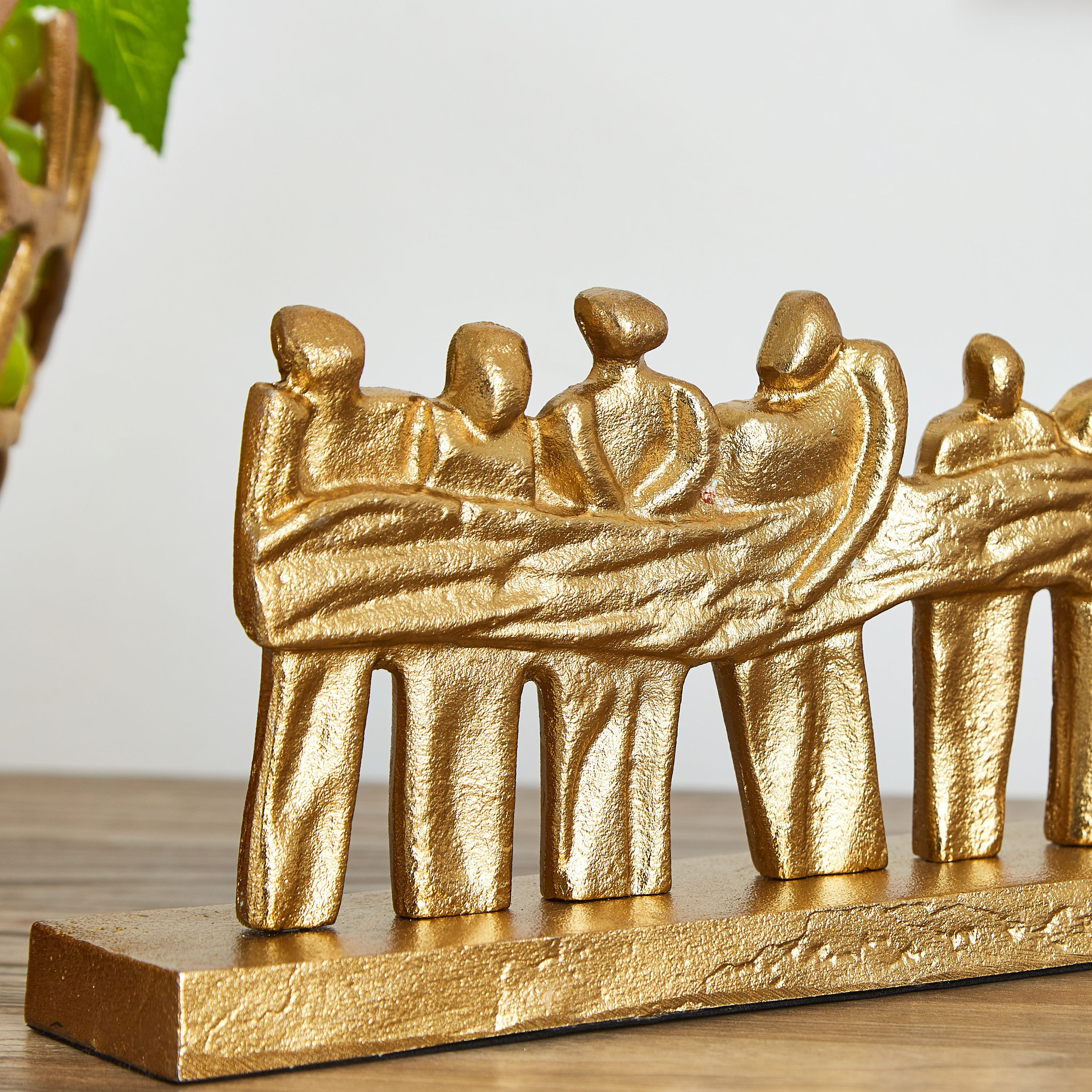 تمثال معدني رجل مع سجل من تريفيا-hbxhomeware-homedecor-figurinesandornaments-image-3