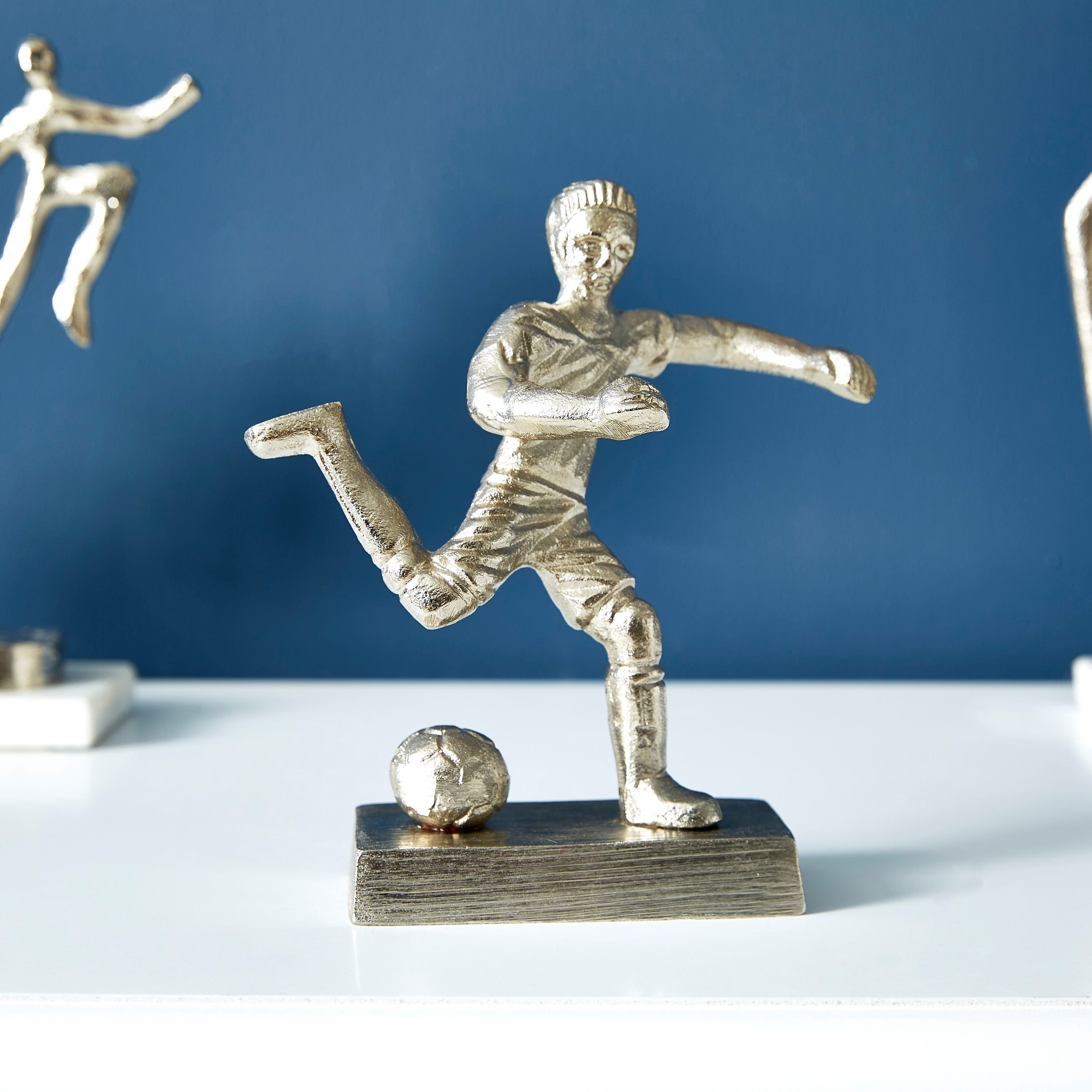 تمثال معدني ركلة التقدم من تريفيا-hbxhomeware-homedecor-figurinesandornaments-image-1