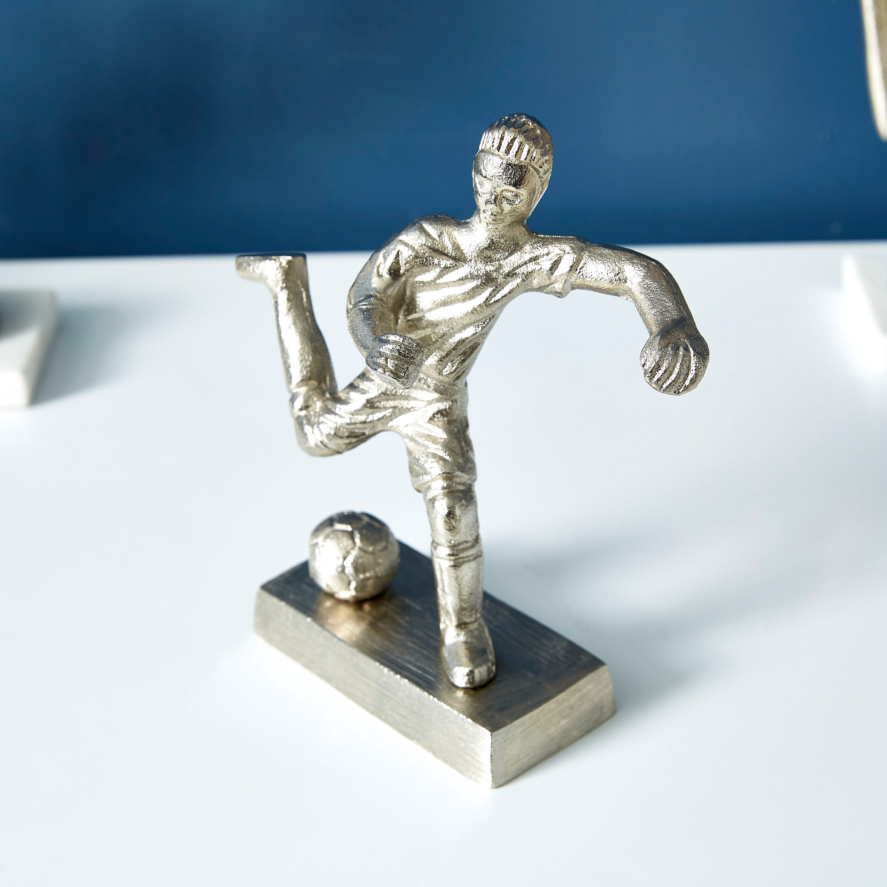 تمثال معدني ركلة التقدم من تريفيا-hbxhomeware-homedecor-figurinesandornaments-image-2