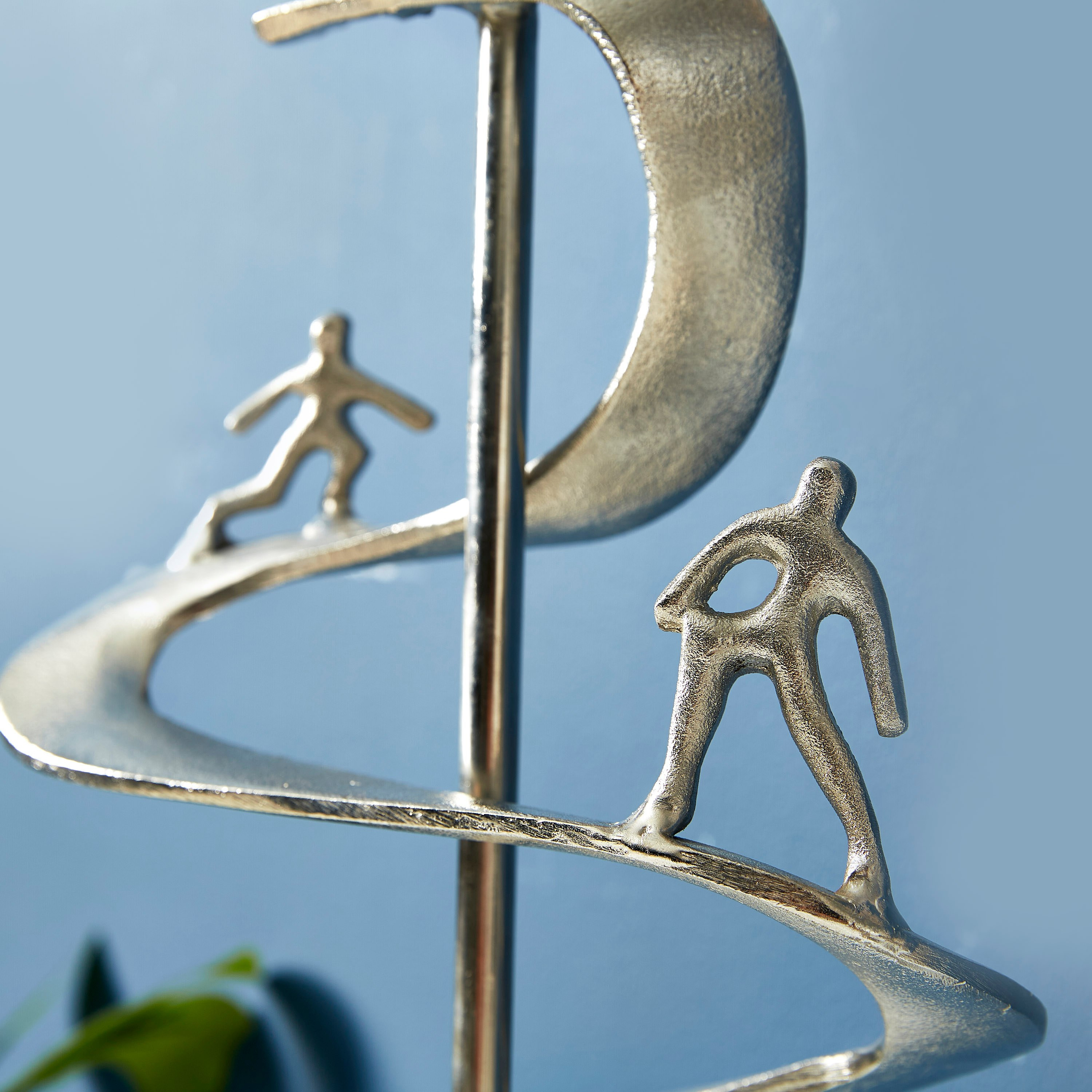تمثال زلاقة معدنية وأشخاص من تريفيا-hbxhomeware-homedecor-figurinesandornaments-image-3
