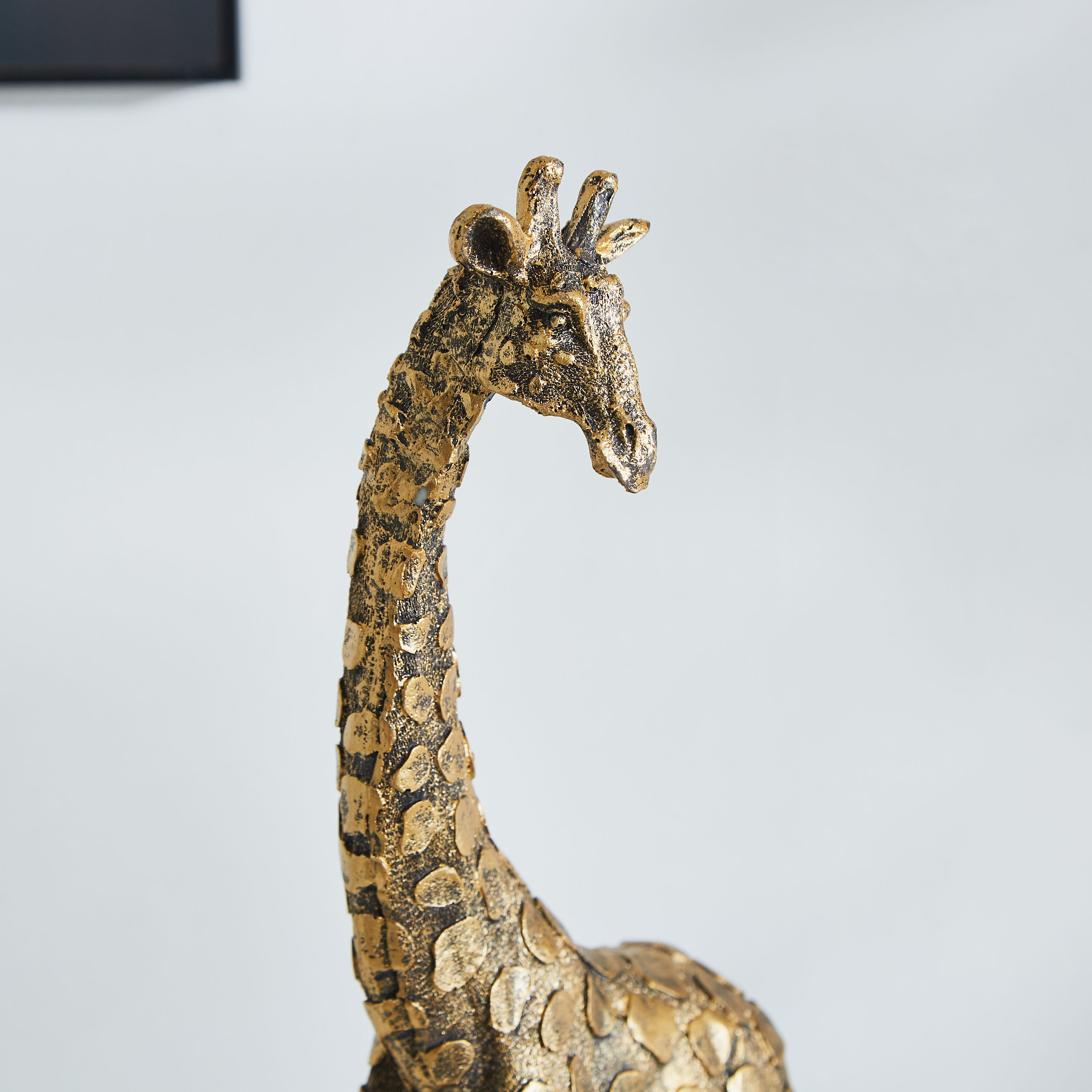 تمثال زرافة بولي ريزين من لاتين-hbxhomeware-homedecor-figurinesandornaments-image-2