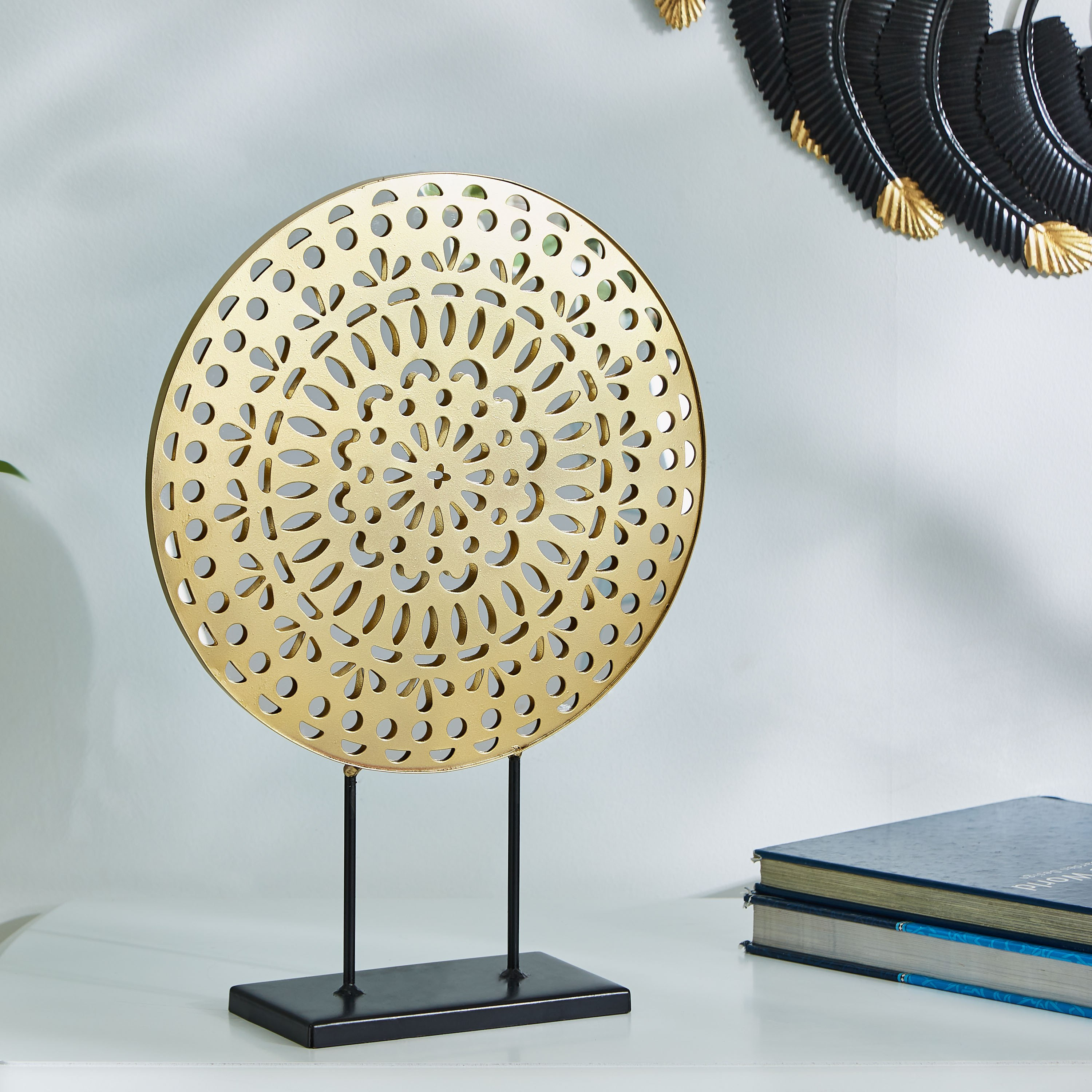 قطعة ديكور معدنية دائرية من لاتين-hbxhomeware-homedecor-figurinesandornaments-image-1