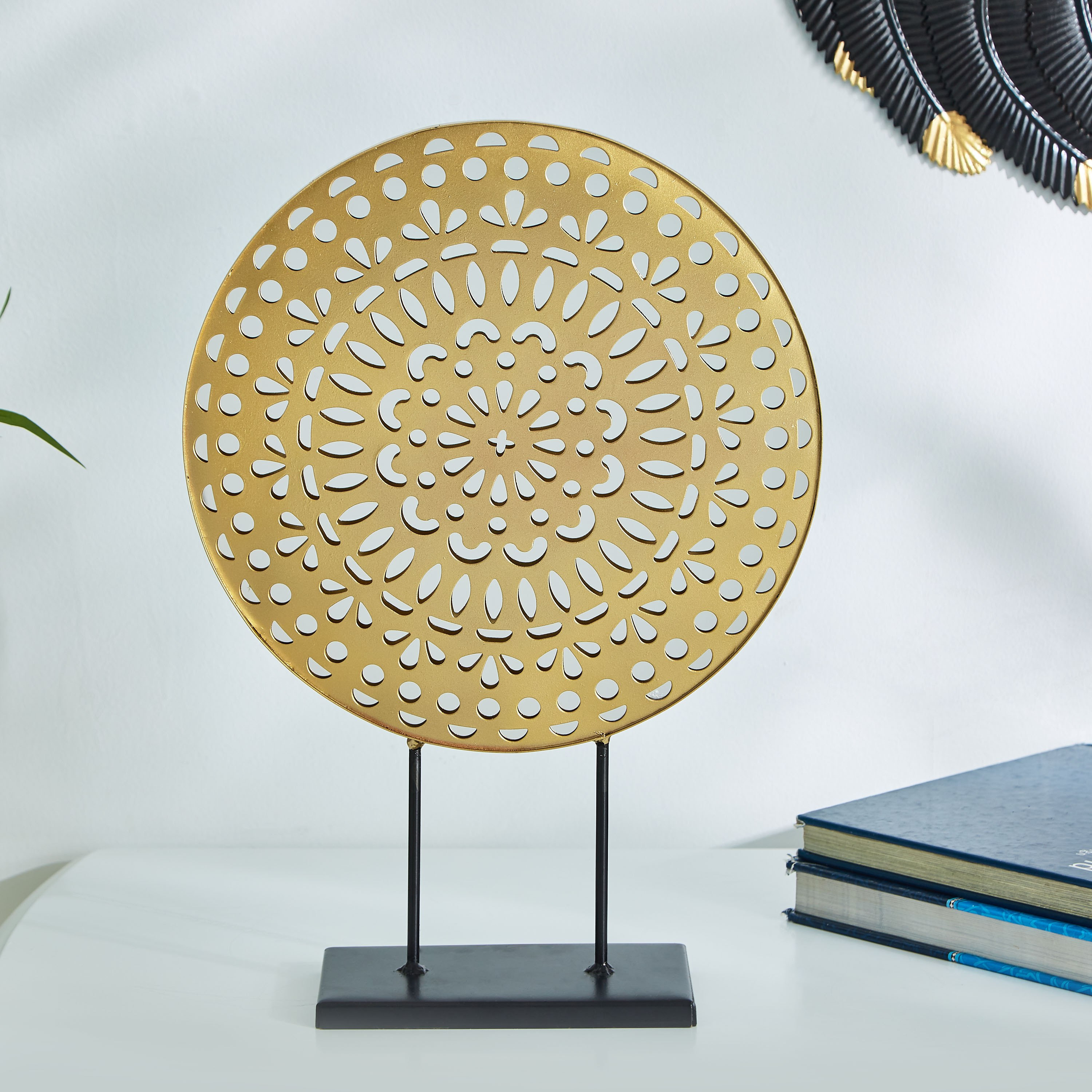 قطعة ديكور معدنية دائرية من لاتين-hbxhomeware-homedecor-figurinesandornaments-image-2