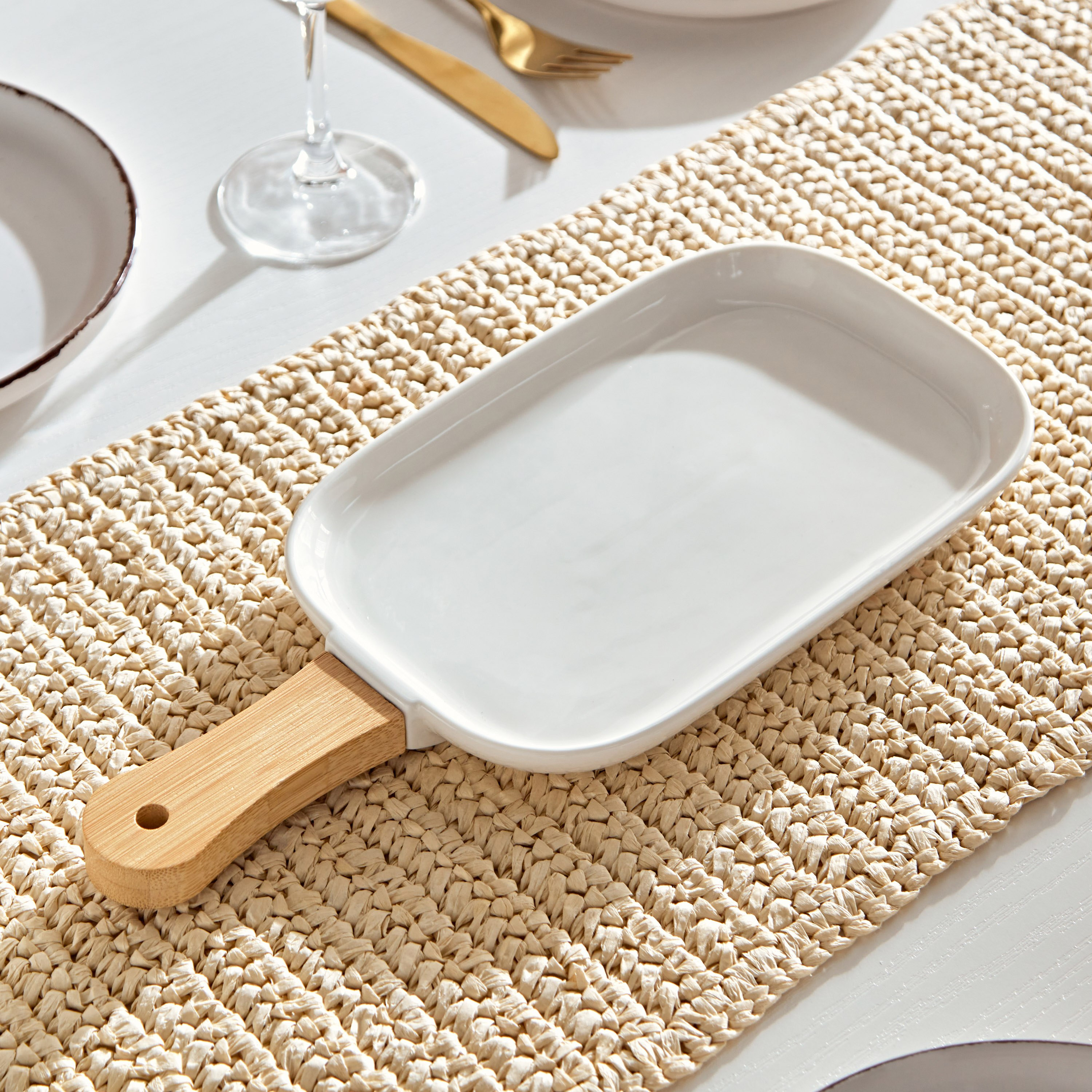 صحن بمقبض من الخيزران من فيست - 25×15 سم-hbxdecorandfurnishings-tabletop-crockery-image-1