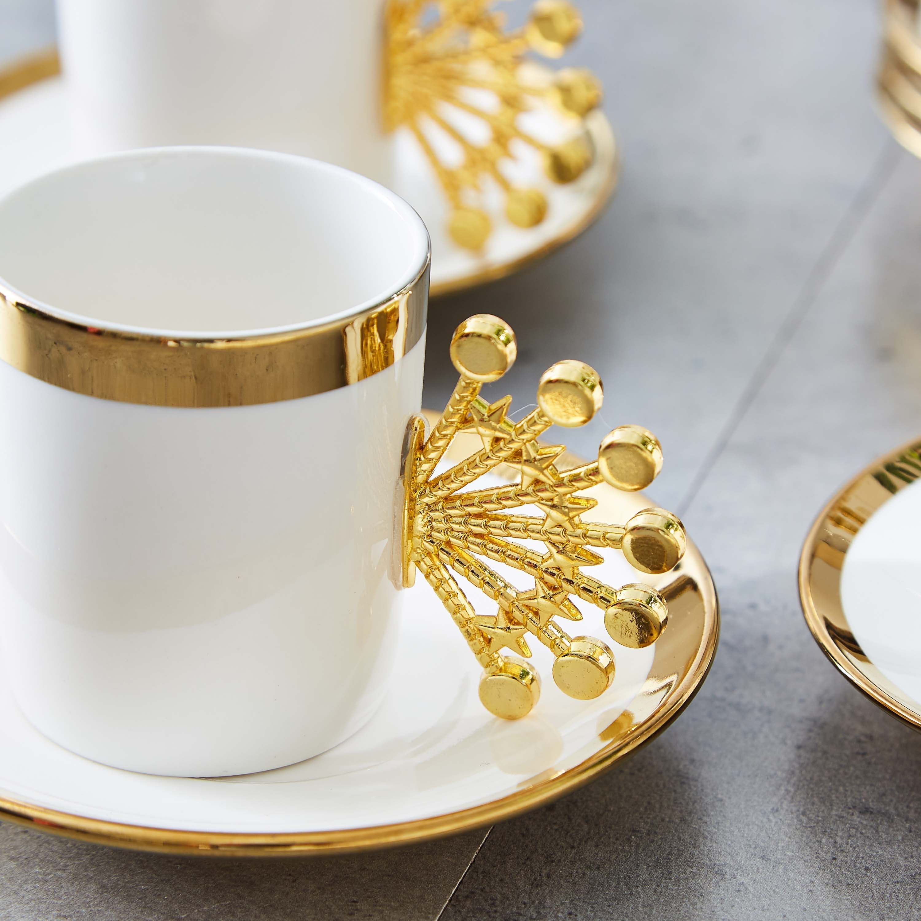 طقم فناجين وصحون بورسلين بتصميم ريش طاووس ذهبي من فيست - 12 قطعة-hbxhomeware-hbxkitchen-image-2