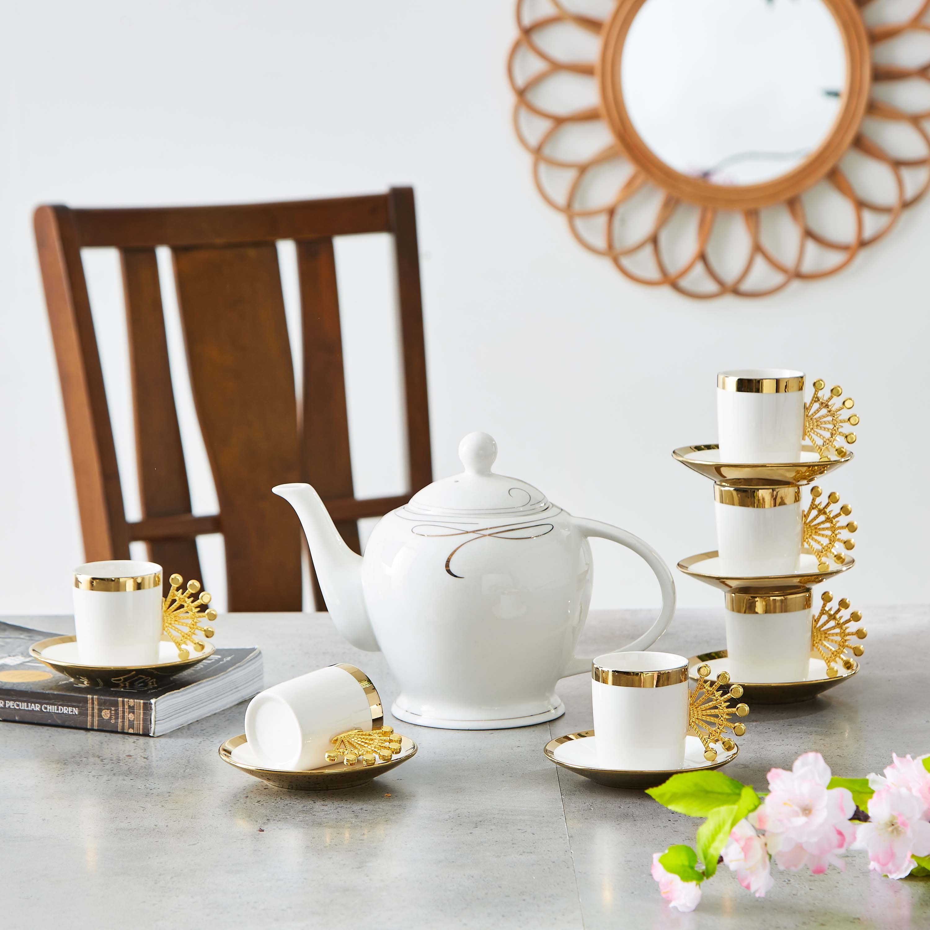 طقم فناجين وصحون بورسلين بتصميم ريش طاووس ذهبي من فيست - 12 قطعة-hbxhomeware-hbxkitchen-image-3
