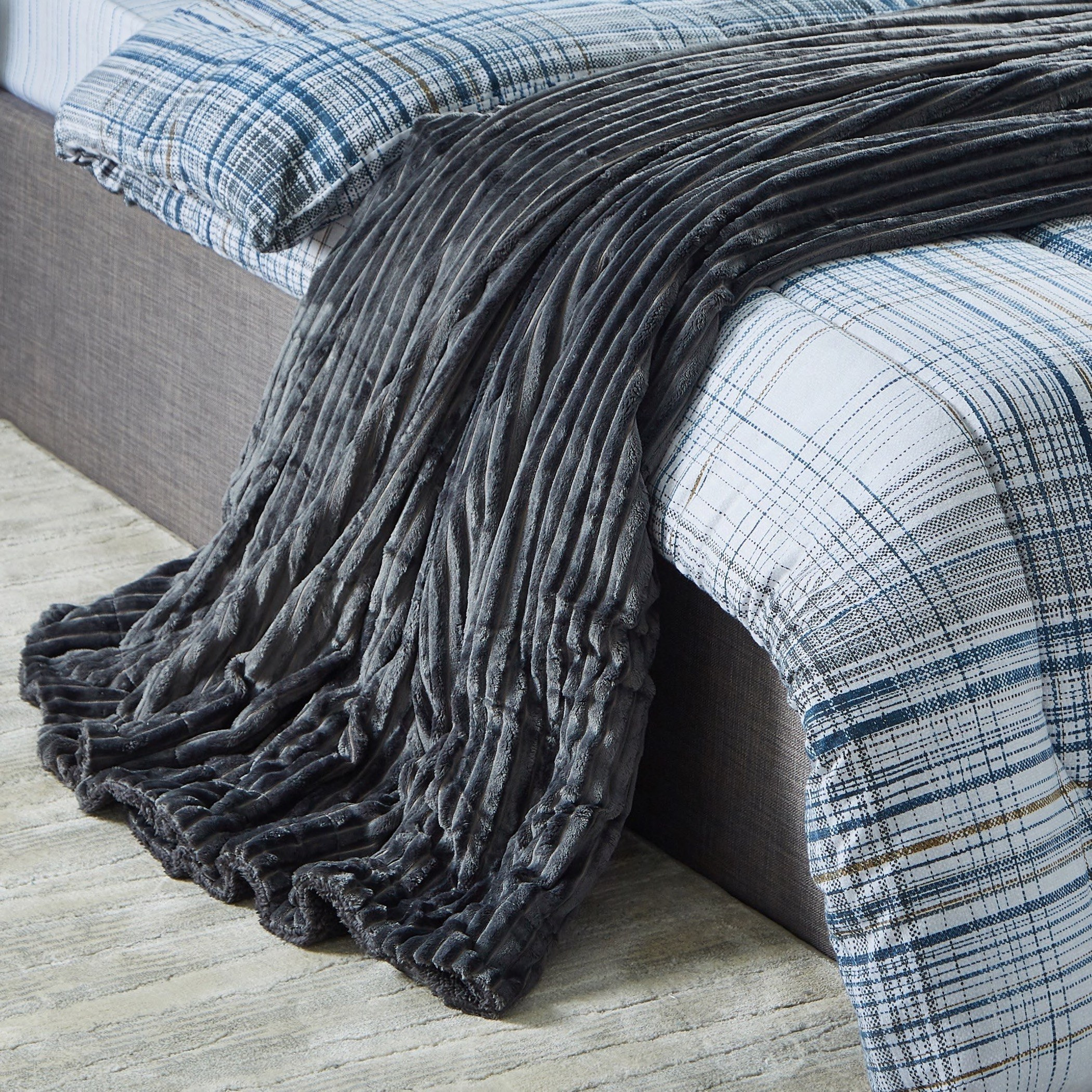 Texas Luxot Flannel King Blanket - 220x240 cm-hbxhomeware-hbxbedroom-image-1