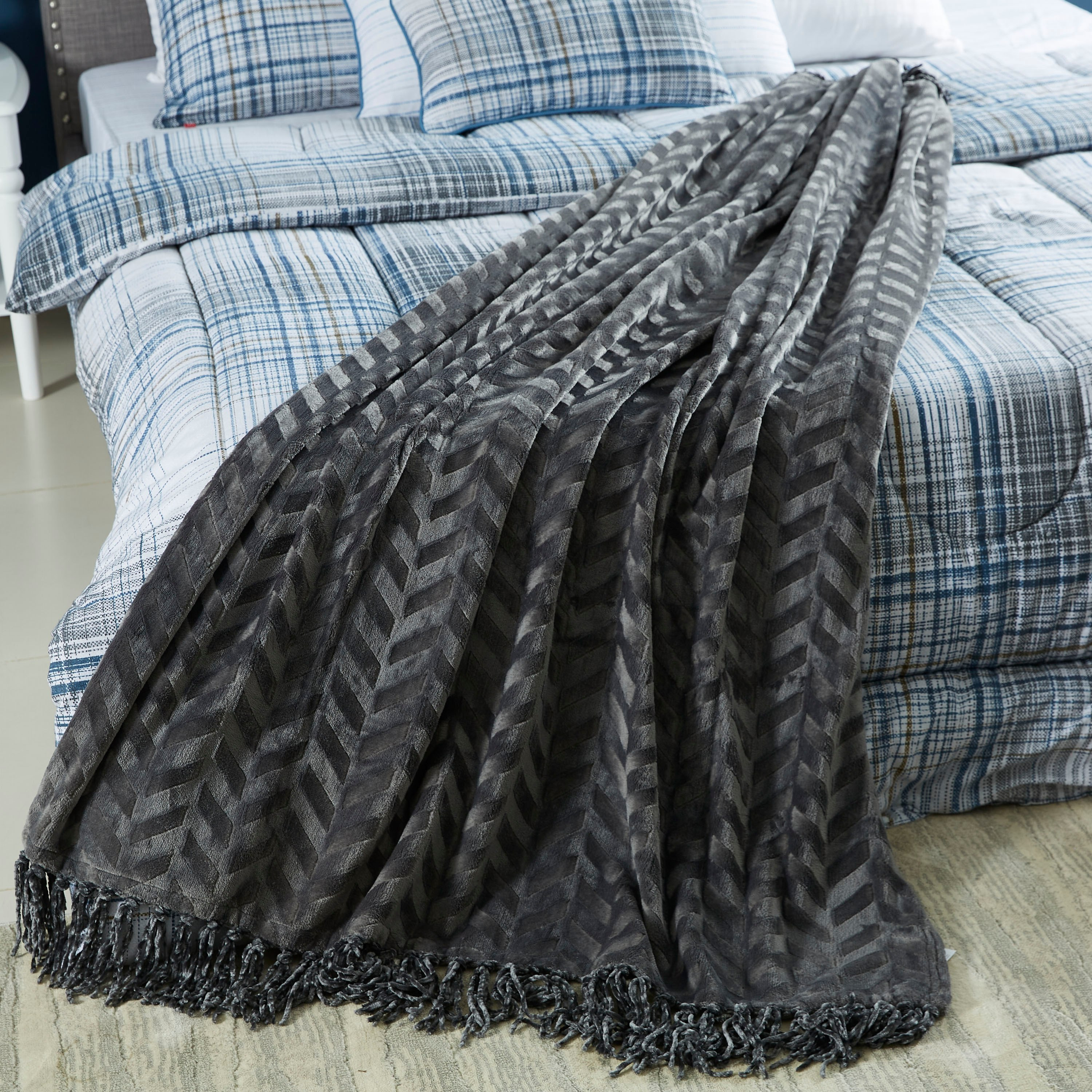 بطانية خفيفة فلانيل سادة من هاوستون آلين - 130×180 سم-hbxhomeware-hbxbedroom-image-1