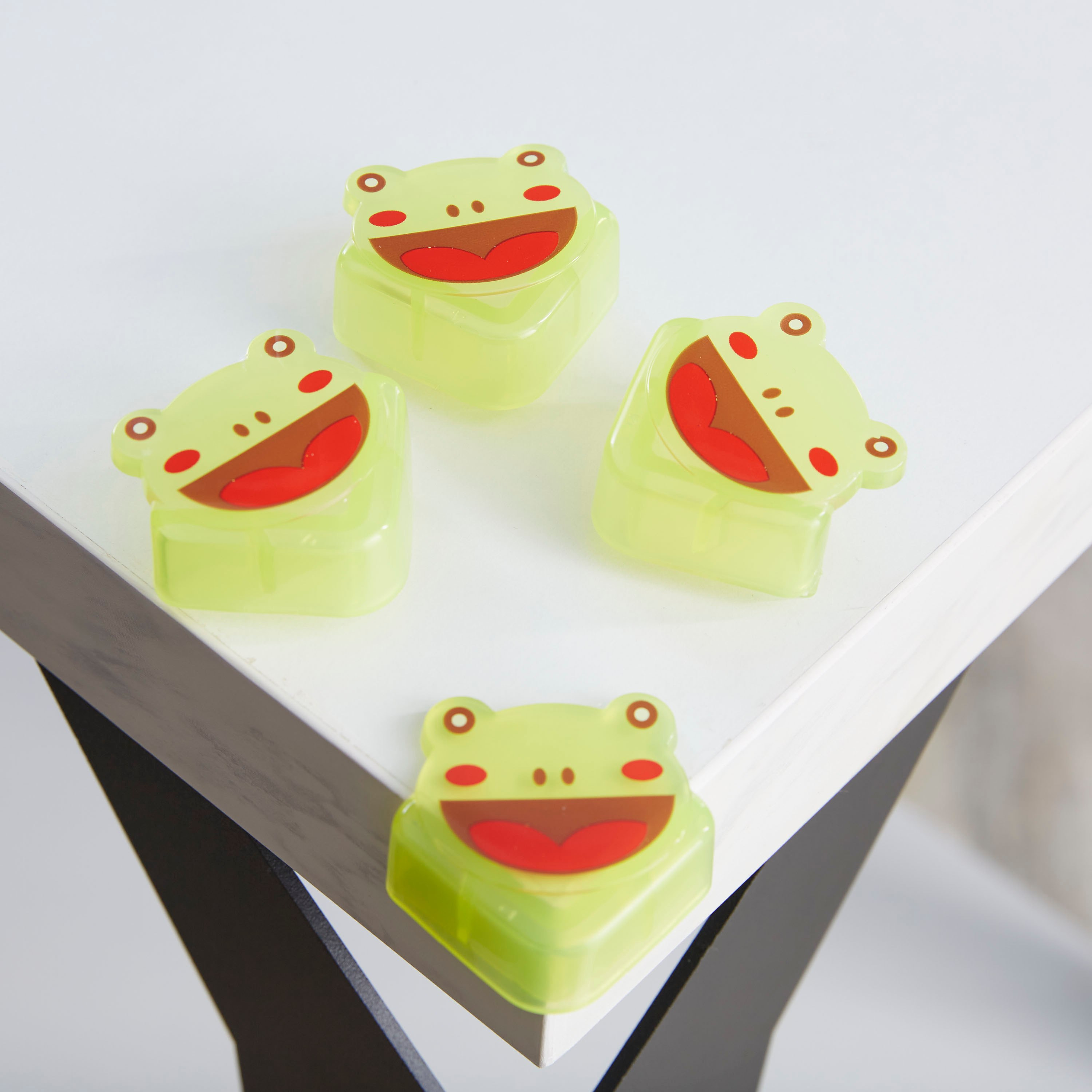 واقي زاويا بطبعات ضفدع من كلاسب- طقم من 4 قطع-hbxdecorandfurnishings-homeaccessories-novelties-image-1