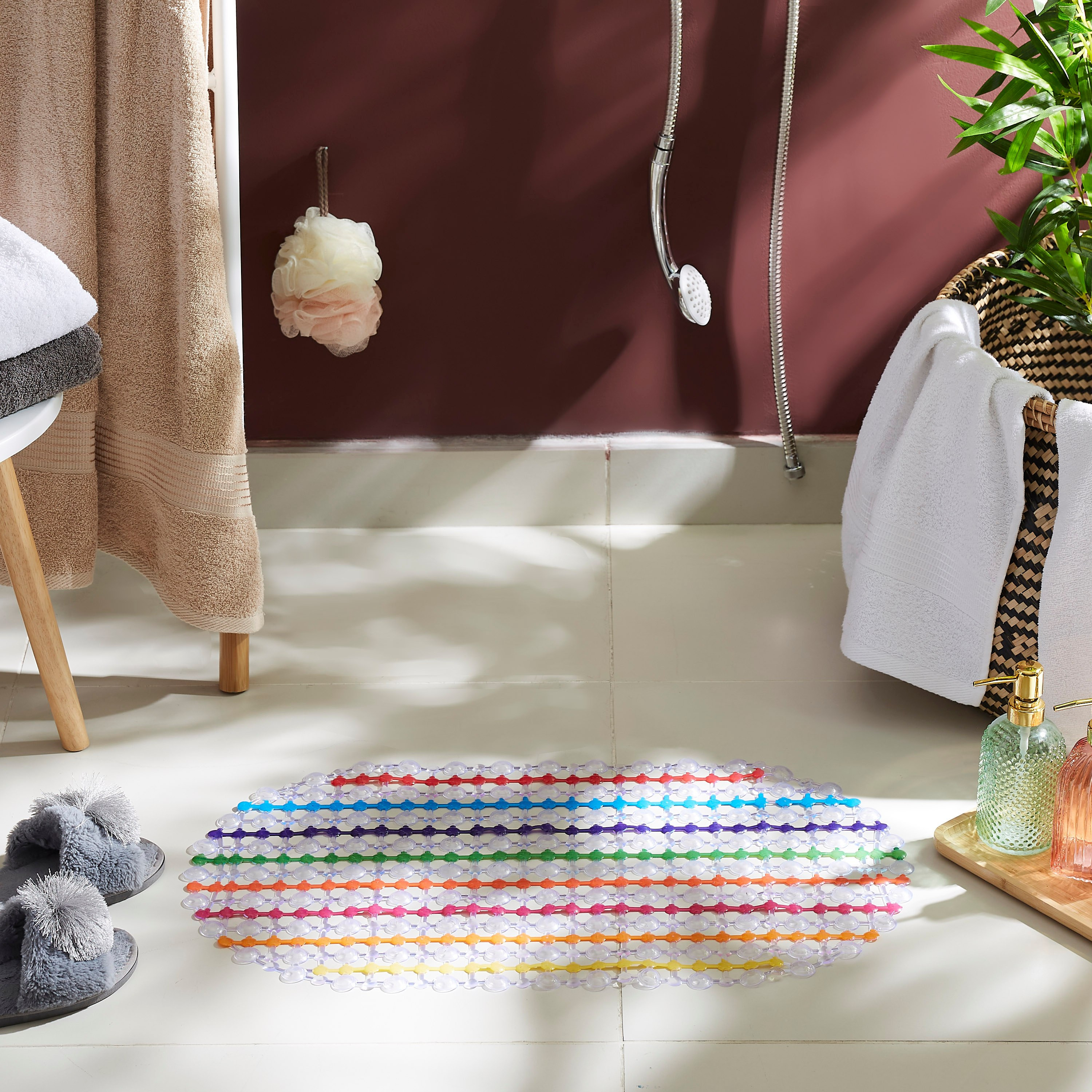 سجادة حمام مخططة ألوان للأطفال - 69x39 سم-hbxhomeware-kidsessentials-kidsbathmatsandtubmats-image-1
