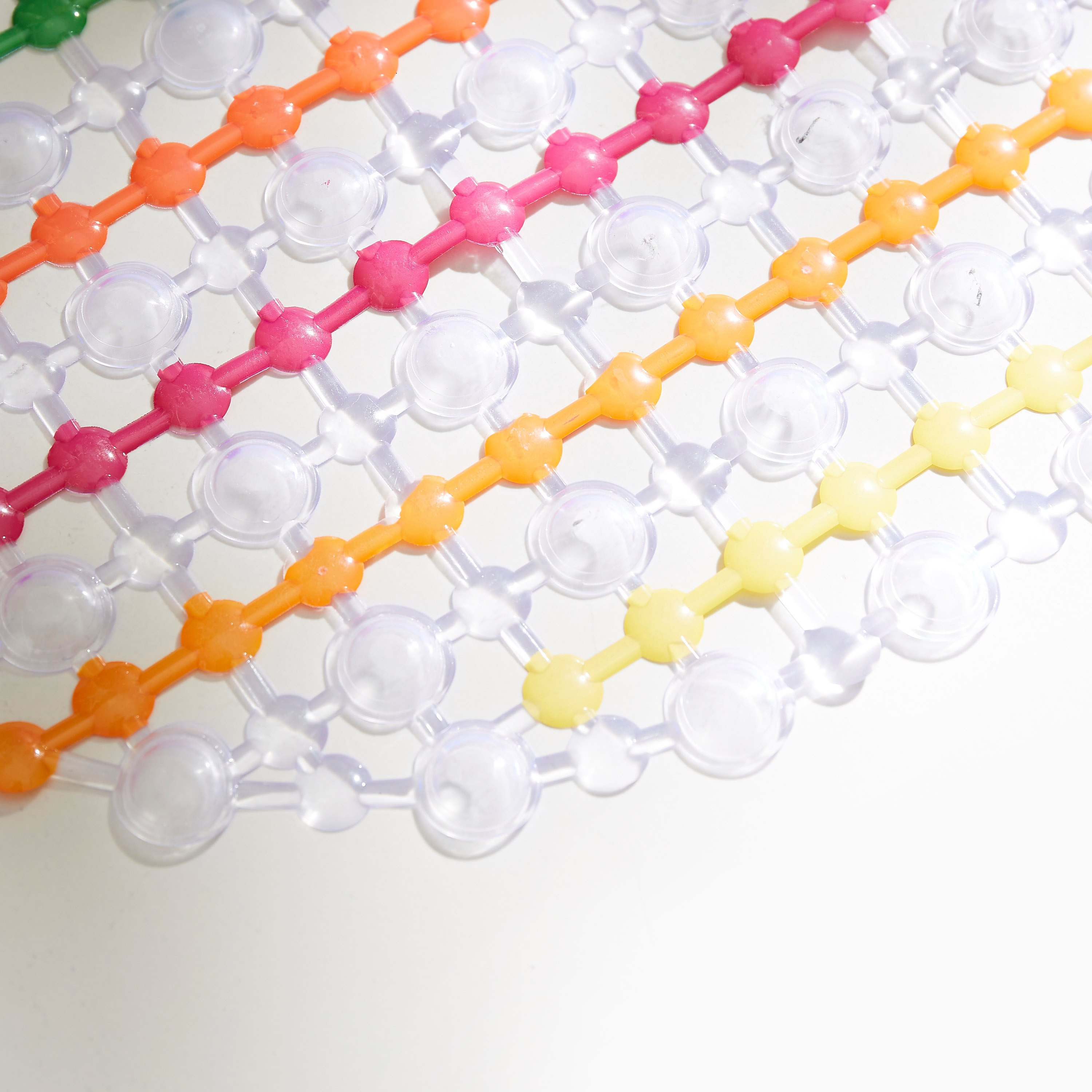 سجادة حمام مخططة ألوان للأطفال - 69x39 سم-hbxhomeware-kidsessentials-kidsbathmatsandtubmats-image-2