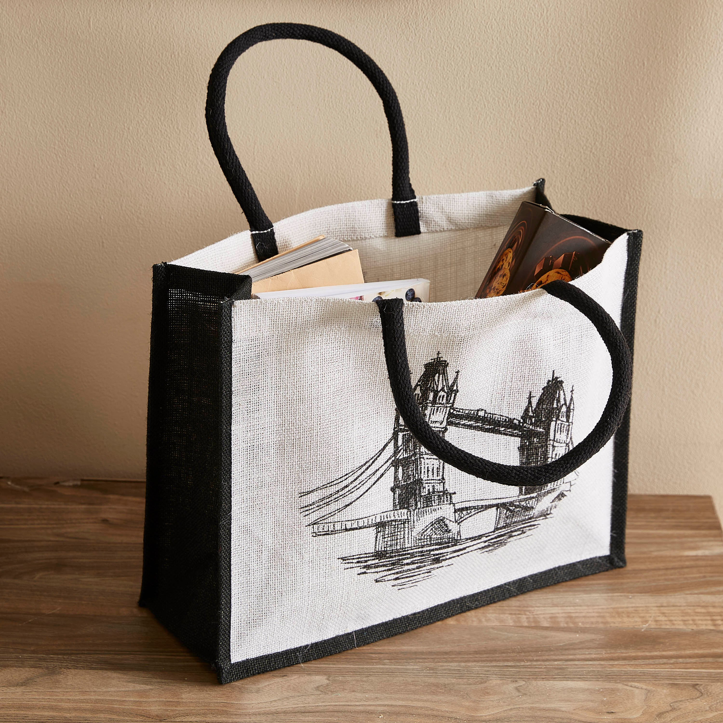 شنطة تسوّق جوت بطبعات جسر من إليستريتد - 46x15x38 سم-hbxhomeware-hbxkitchen-image-1