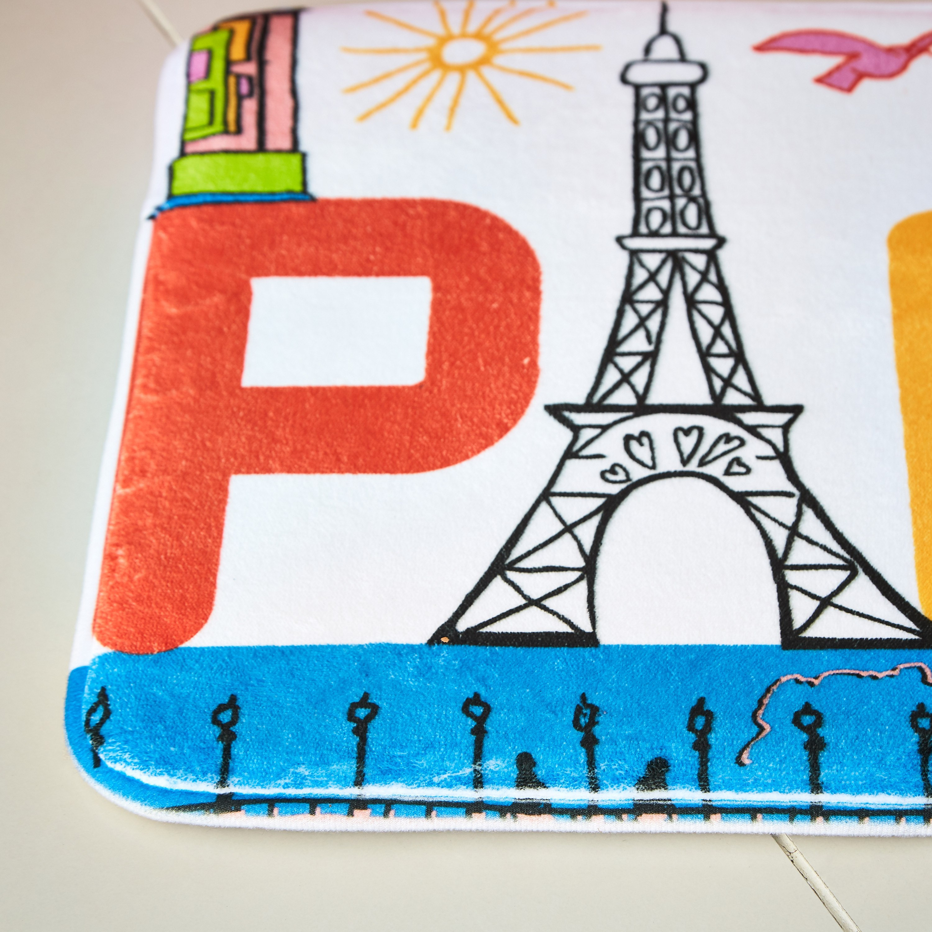 سجادة حمّام فلانيل من الإسفنج بطبعات باريس - 40x60 سم-hbxhomeware-kidsessentials-kidsbathmatsandtubmats-image-2