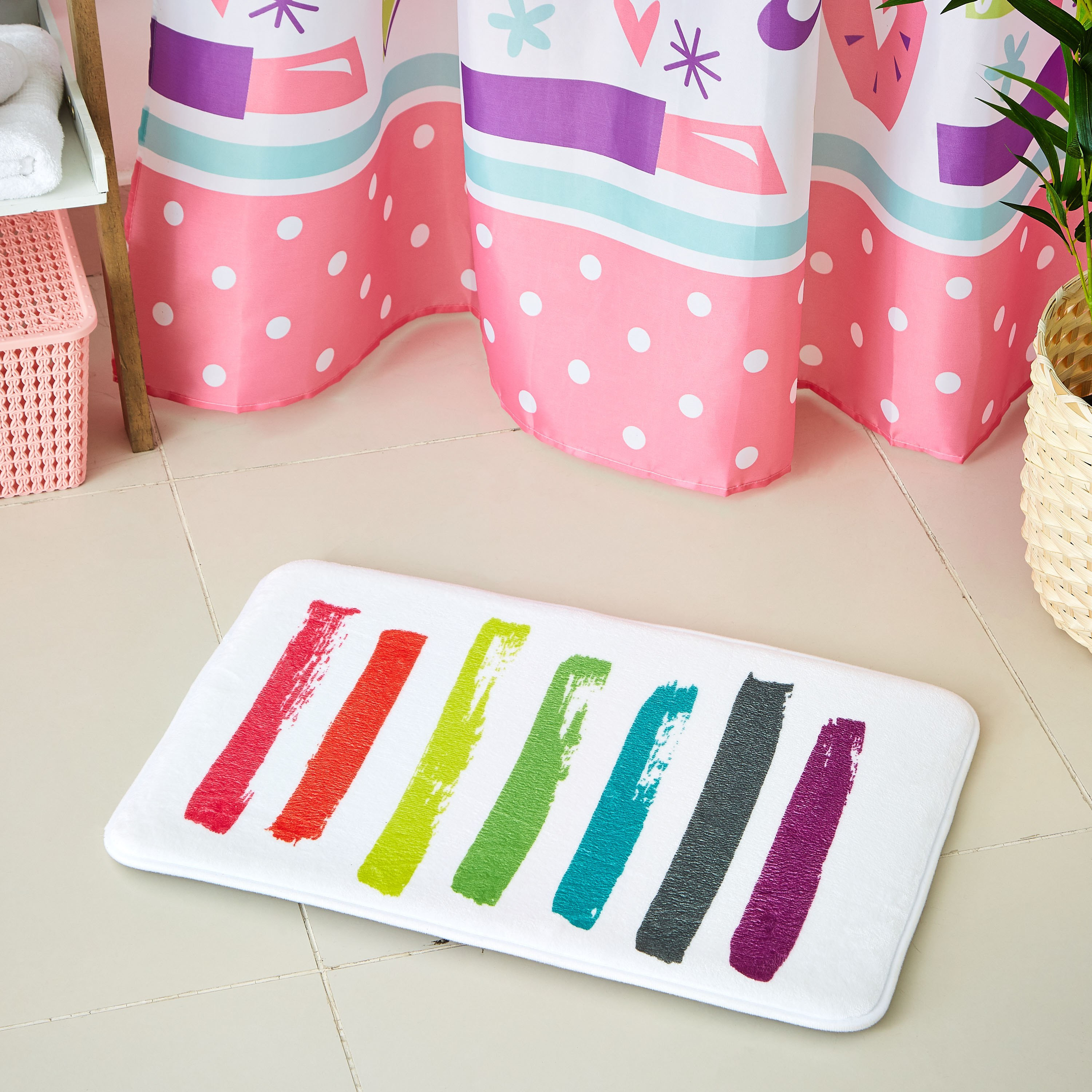 سجادة حمّام فلانيل من الإسفنج بطبعات مخططة - 40x60 سم-hbxhomeware-kidsessentials-kidsbathmatsandtubmats-image-1