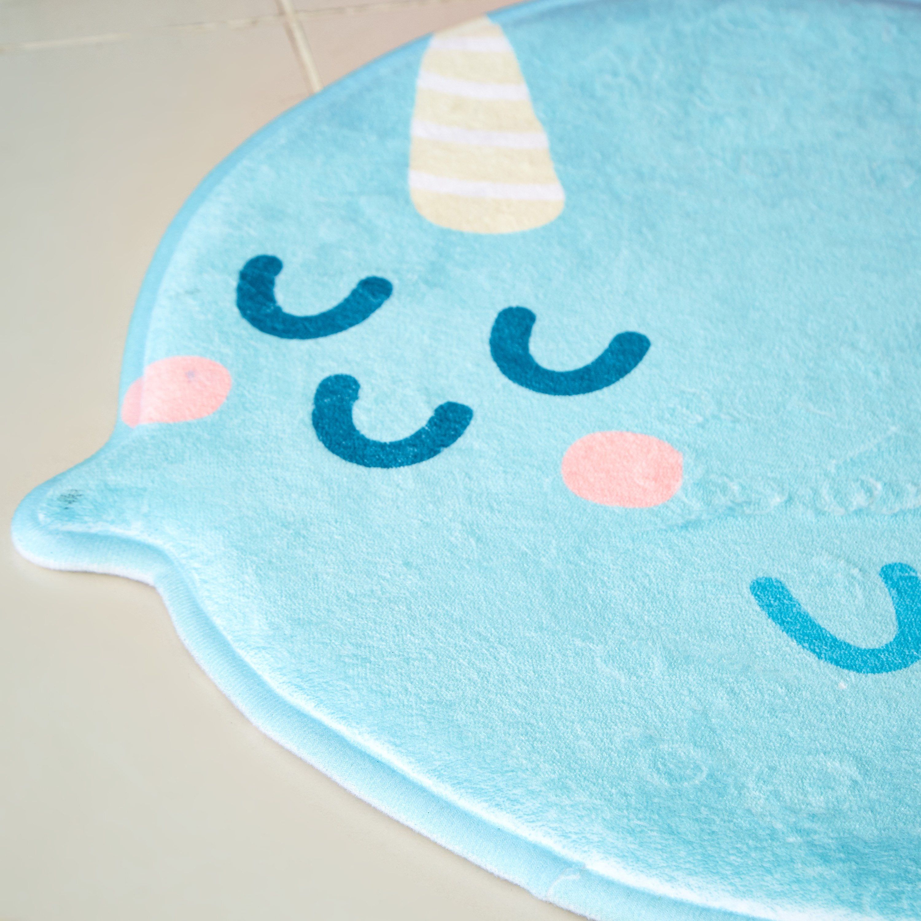 سجادة حمّام فانيل وإسفينج بطبعات حوت - 60x40 سم-hbxhomeware-kidsessentials-kidsbathmatsandtubmats-image-2