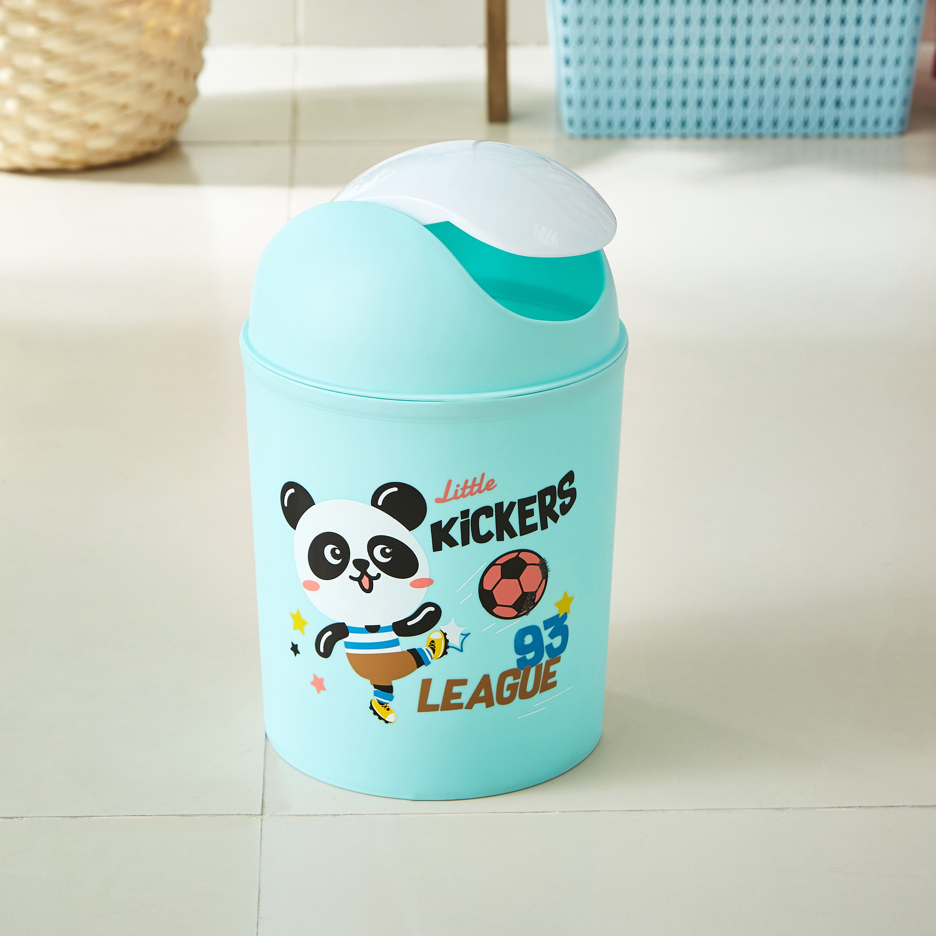 سلة نفايات متأرجحة بغطاء وطبعات كرة قدم-hbxhomeware-hbxkidsandyouth-image-2