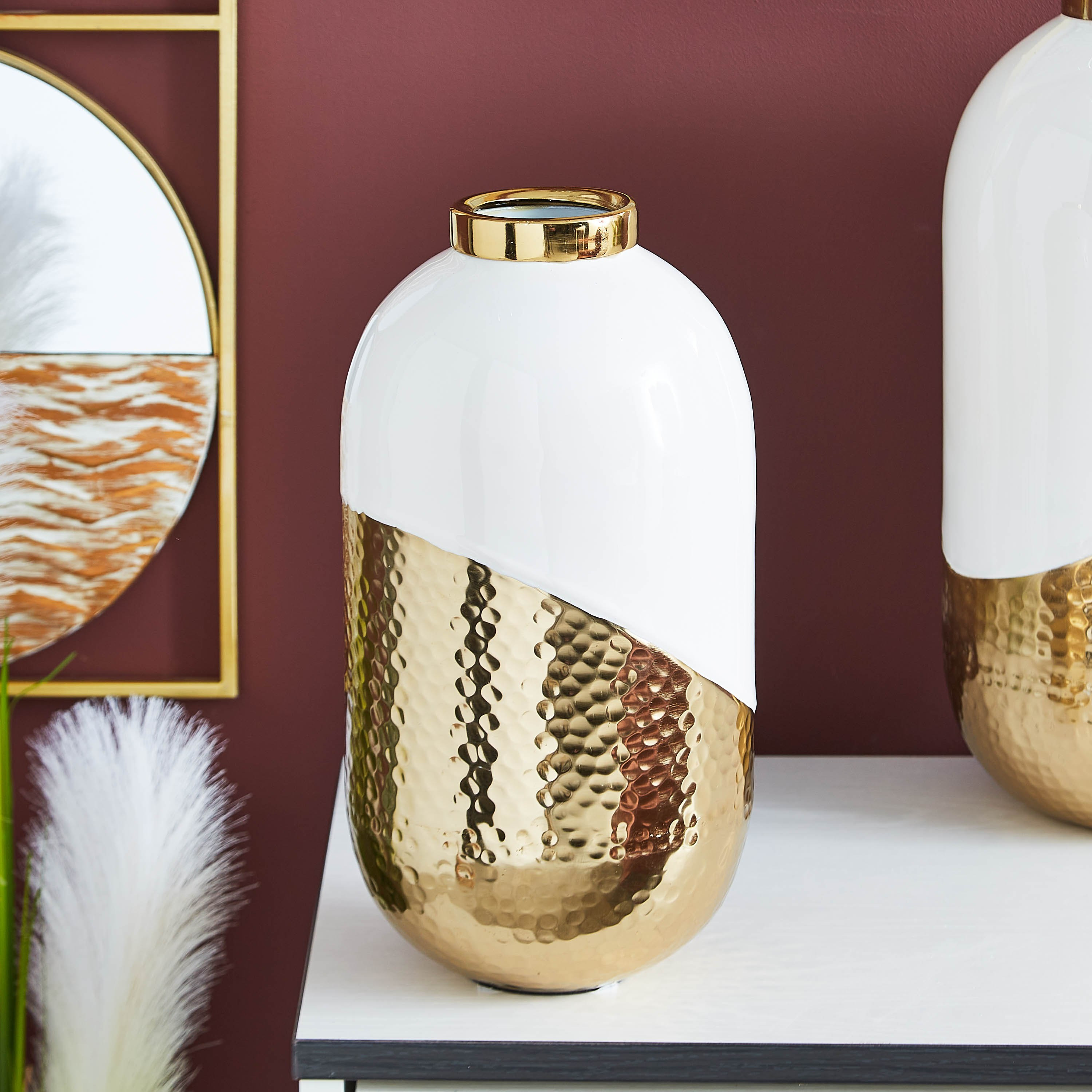 مزهرية بتصميم قارورة معدنية مطروقة مزدوجة اللون من أمايا-hbxbedroom-decorandaccessories-vases-image-1