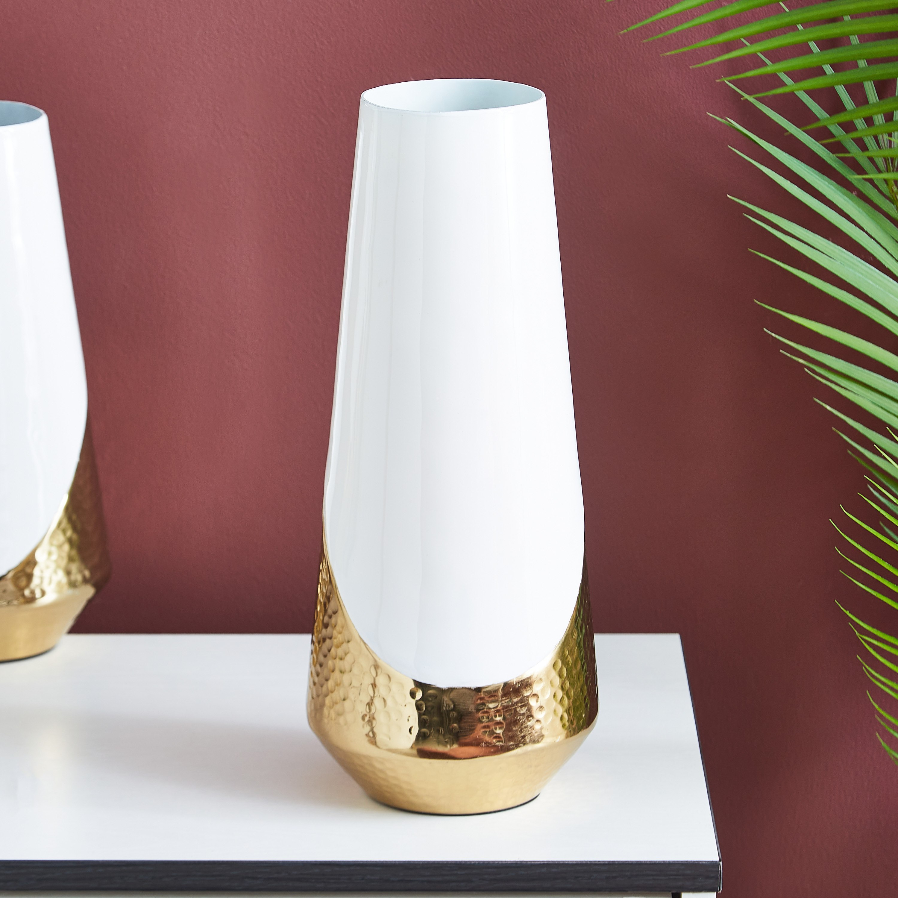 مزهرية أسطوانية معدنية مطروقة مزدوجة اللون من أمايا-hbxbedroom-decorandaccessories-vases-image-1