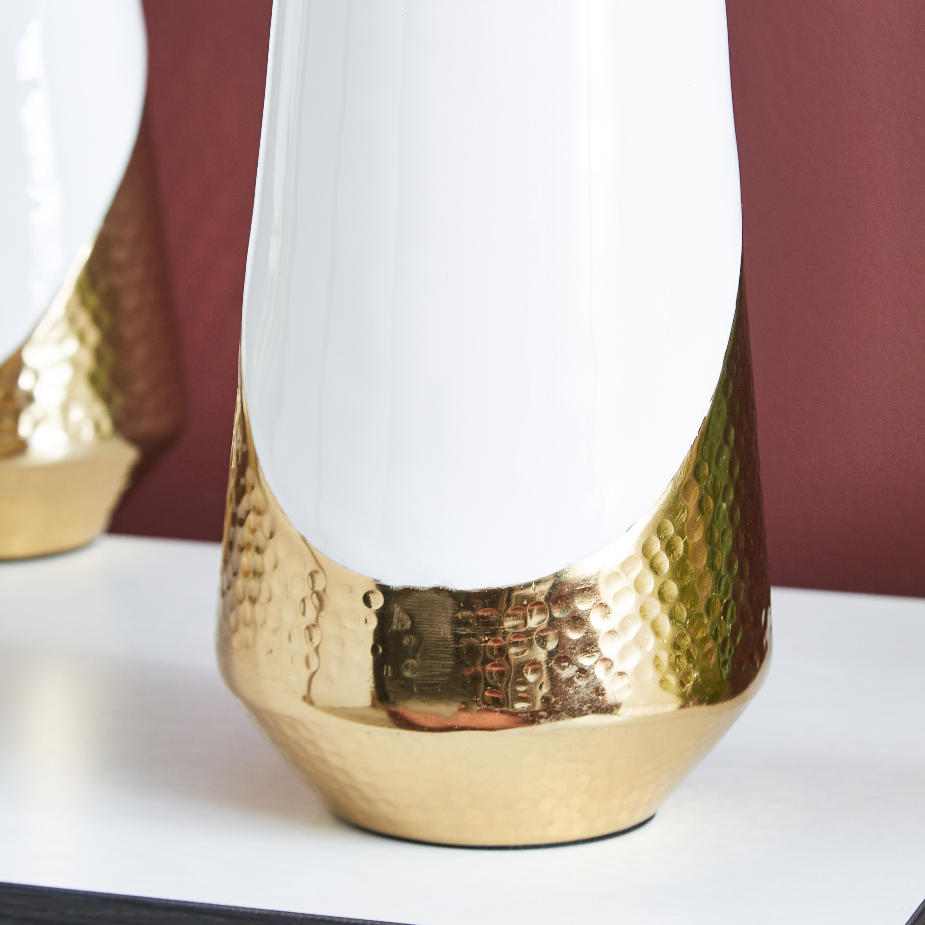 مزهرية أسطوانية معدنية مطروقة مزدوجة اللون من أمايا-hbxbedroom-decorandaccessories-vases-image-2