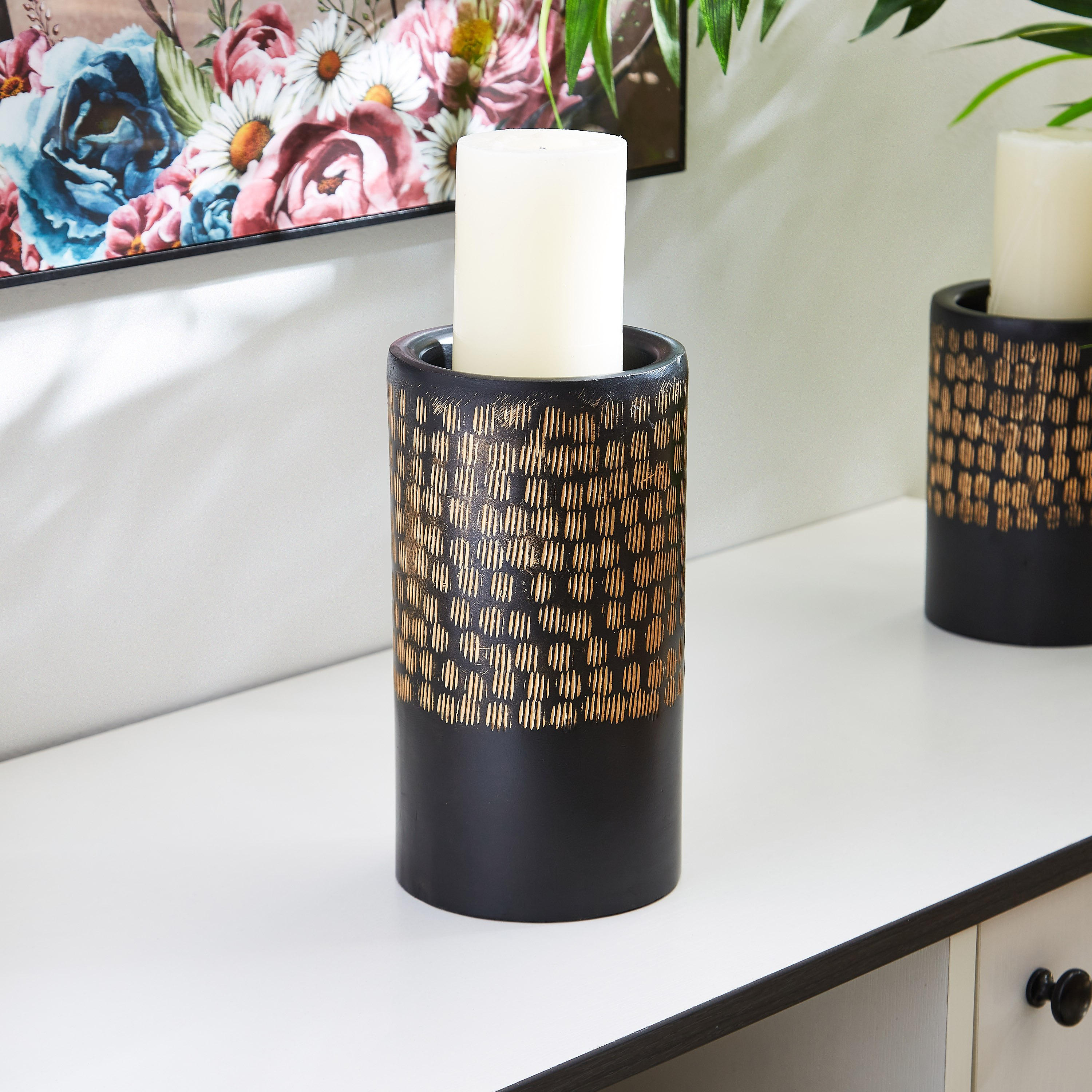 حامل شموع فولك كبير مطروق معدني ذهبي من أمايا-hbxlivingroom-decorandaccessories-candleholders-image-1